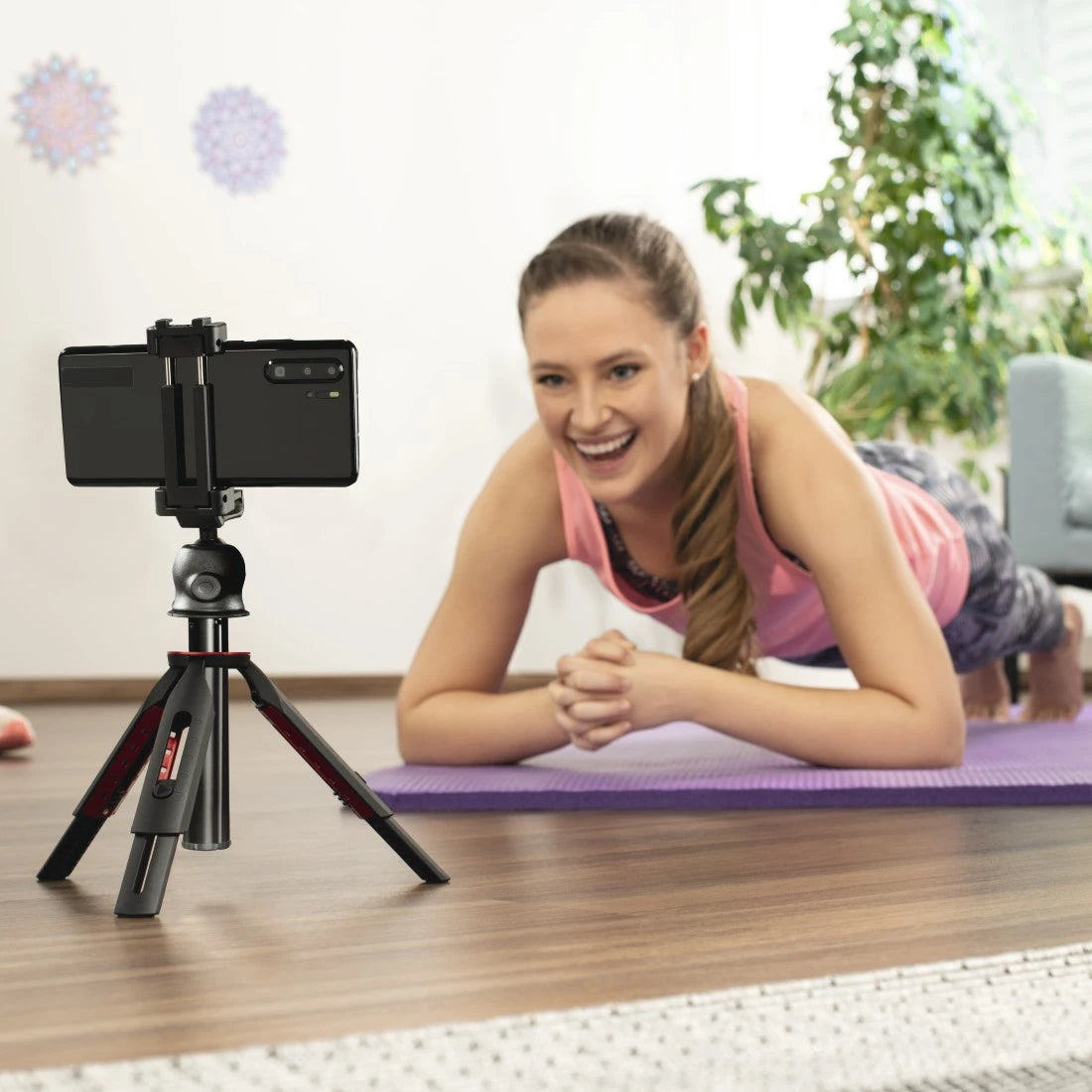 Hama Solid 80 Ball Mini-Stativ – bis 80 cm, 1 kg Traglast – Kugelkopf, Bluetooth 5,3 – Schwarz