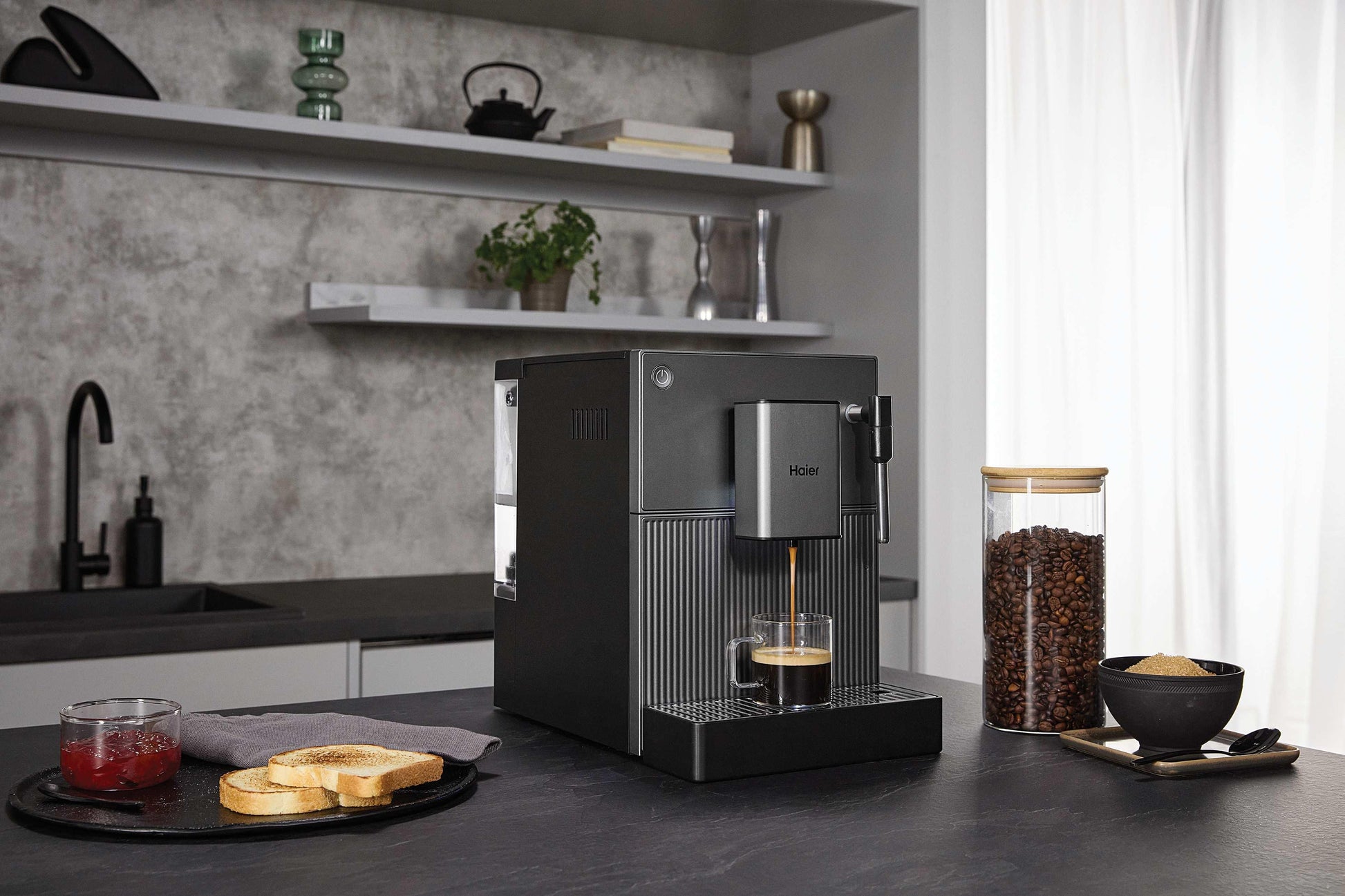 Haier HCM5A 011 Kaffeevollautomat – 1,5 l, 150 g Bohnenbehälter, 19 bar, Milchaufschäumer