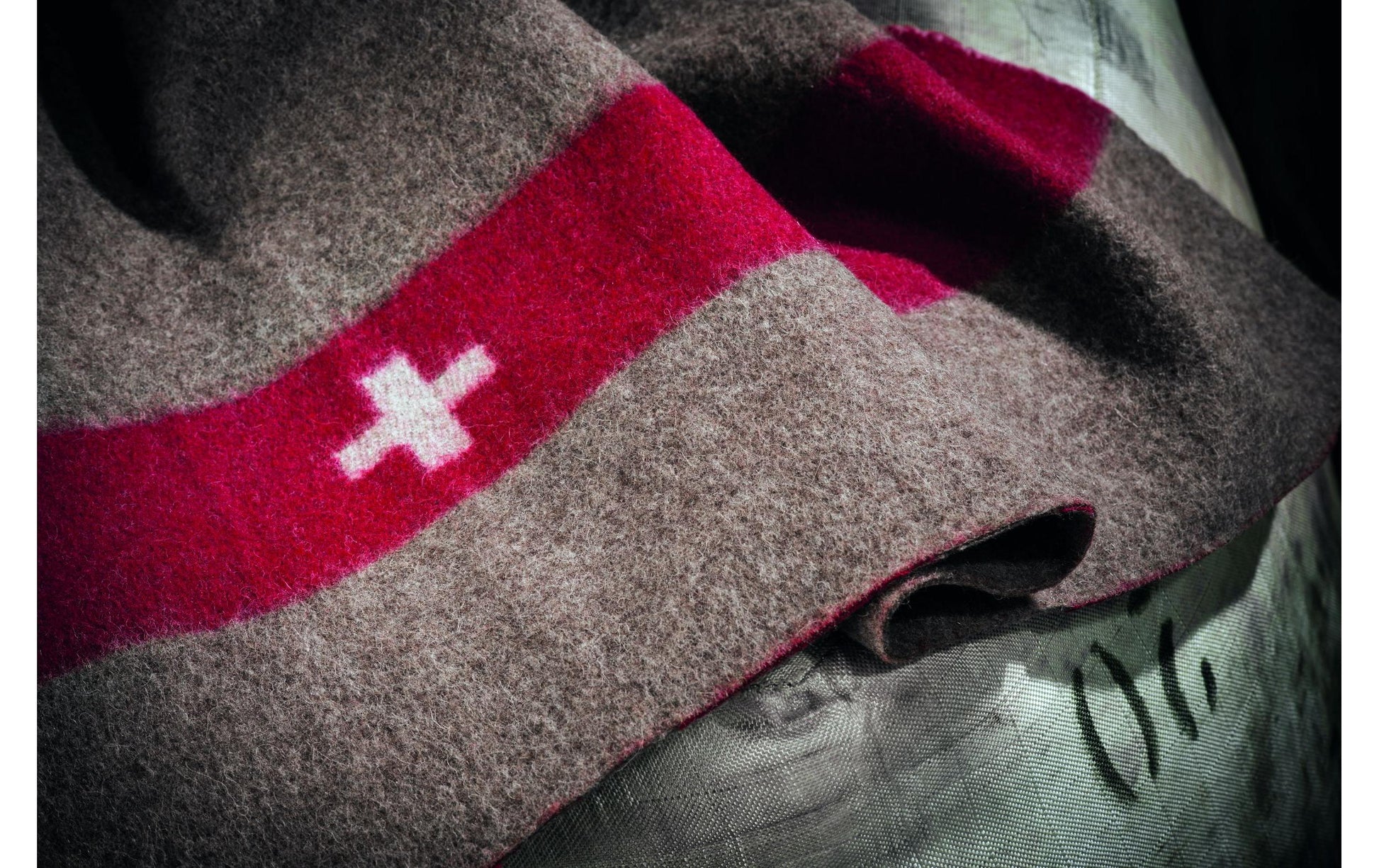 Eskimo Wohndecke – 140 × 200 cm, Schurwolle, Rot-Braun