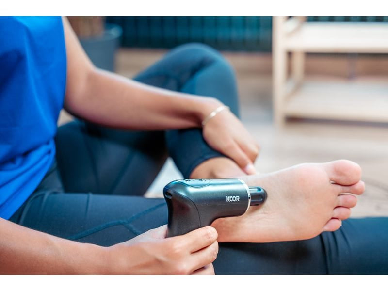 KOOR Massagepistole Thermal Mini – Perkussionsmassage, mit Wärmefunktion – 3 Stufen, Akku (USB) – Schwarz