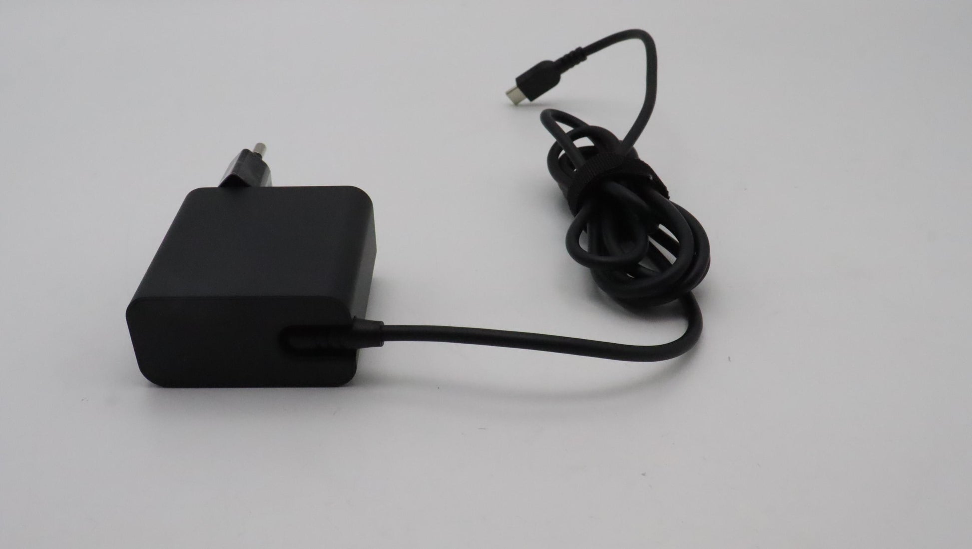 Lenovo 5A11J75649 Netzteil 65 W – 5–20 V einstellbar – für ThinkBook 14 G6 ABP (Typ 21KJ) – schwarz