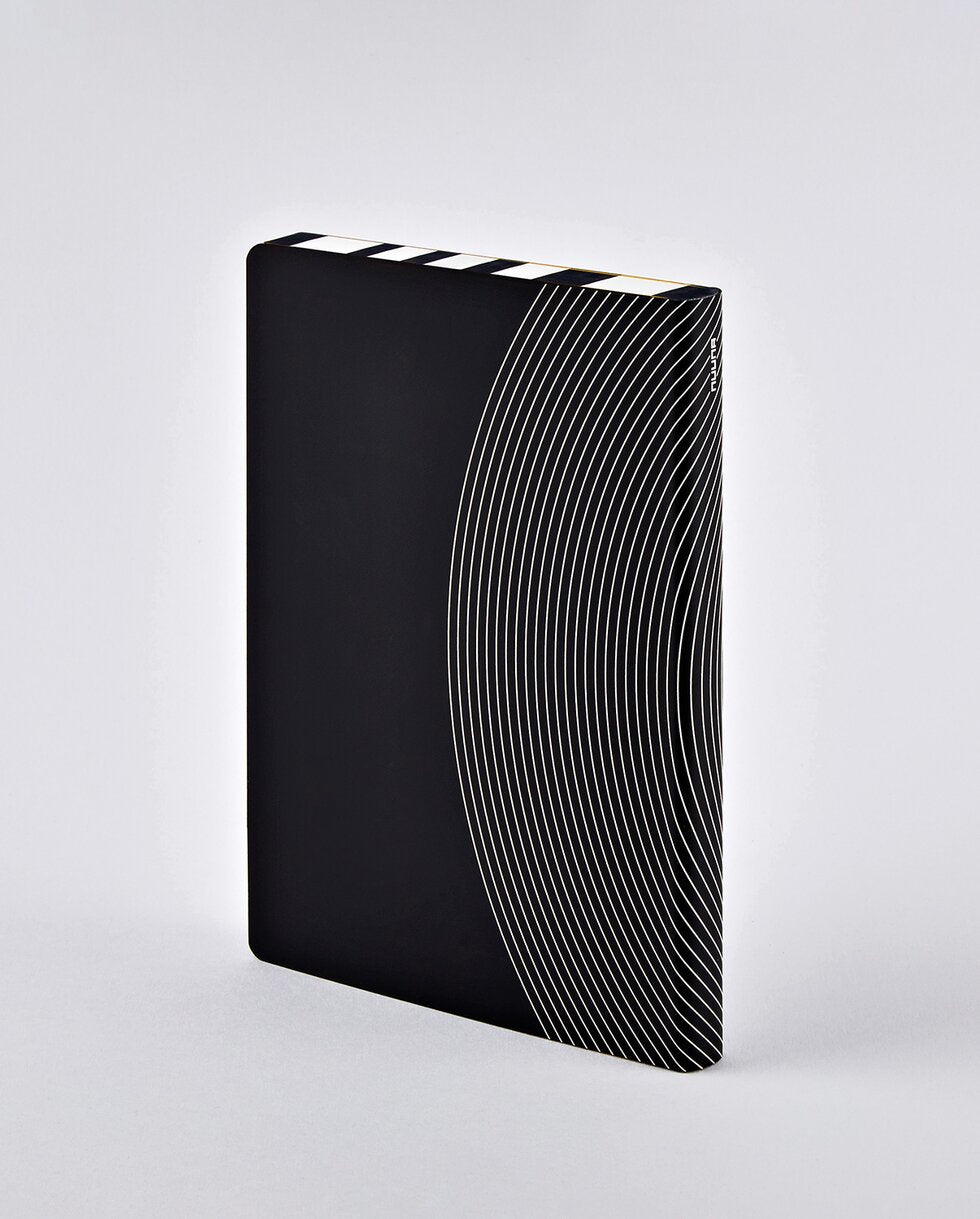 nuuna Notizbuch – A5 (165 × 220 mm) – 256 Seiten – 120 g/m² – Softcover, nummerierte Seiten, recyceltes Leder