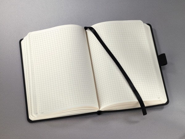 Sigel Notizbuch, 213 × 295 mm, kariert, Fadenheftung, 194 Seiten, 80 g/m² – schwarz