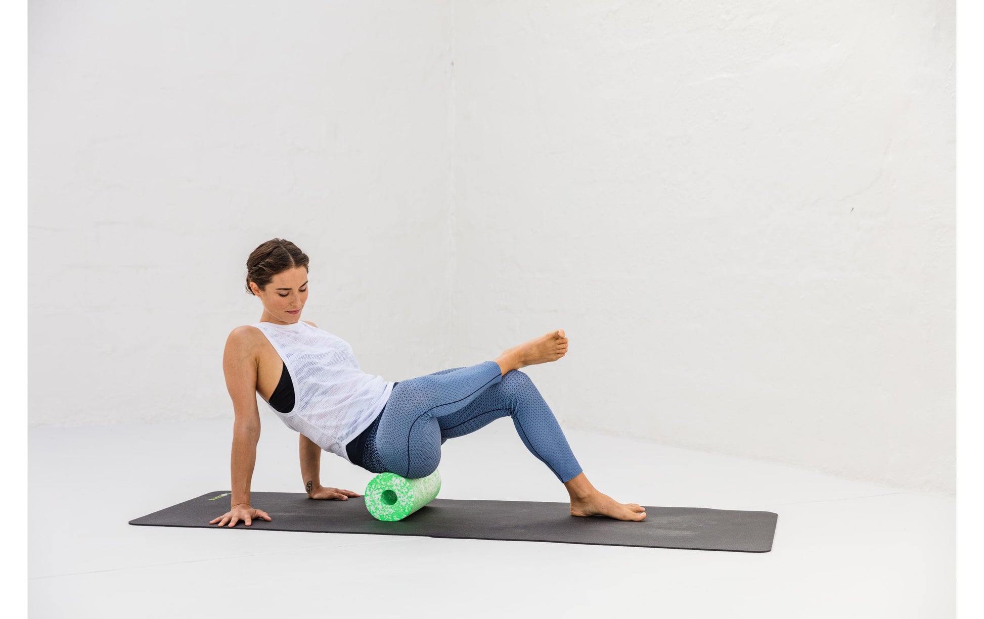 Blackroll Massagerolle Med – sehr weich, 30 × 15 cm – hellgrün/weiß