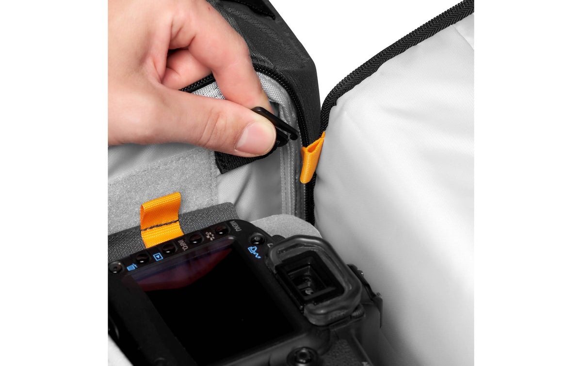 Lowepro Kamerarucksack Fastpack PRO BP 250 AW III – 25 l, grau – Regenhülle – für Systemkameras