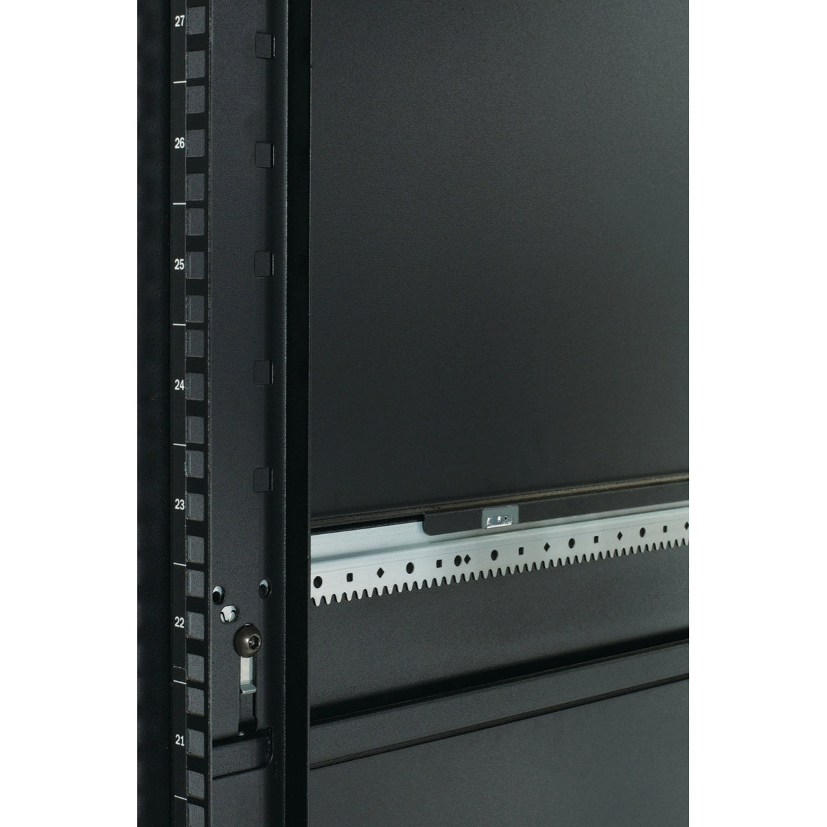 APC NetShelter SX – 19" Netzwerkschrank 42U, abschliessbar, 750 × 1070 × 1991 mm, schwarz, Metall