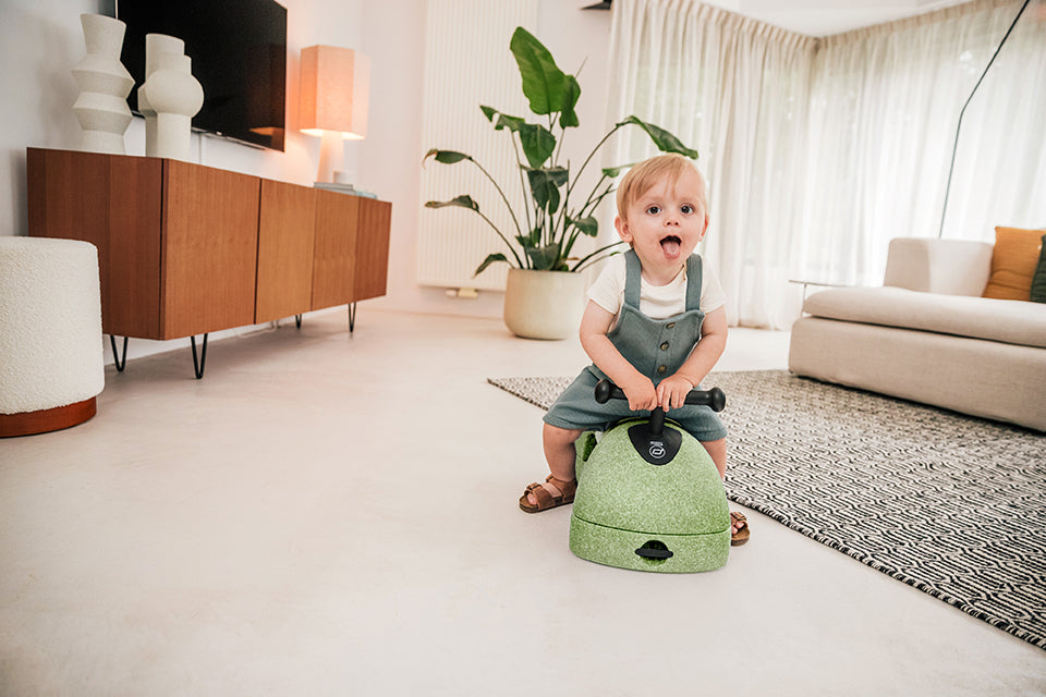 Scoot & Ride Just 4 Motion Rutschfahrzeug My First – 4 Räder, bis 20 kg – ab 6 Monaten – EPP, olivgrün