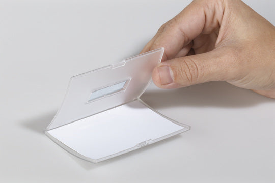 Durable Namensschild – 75 × 40 mm, Kunststoff, transparent, mit Kombiklemme – 25 Stück