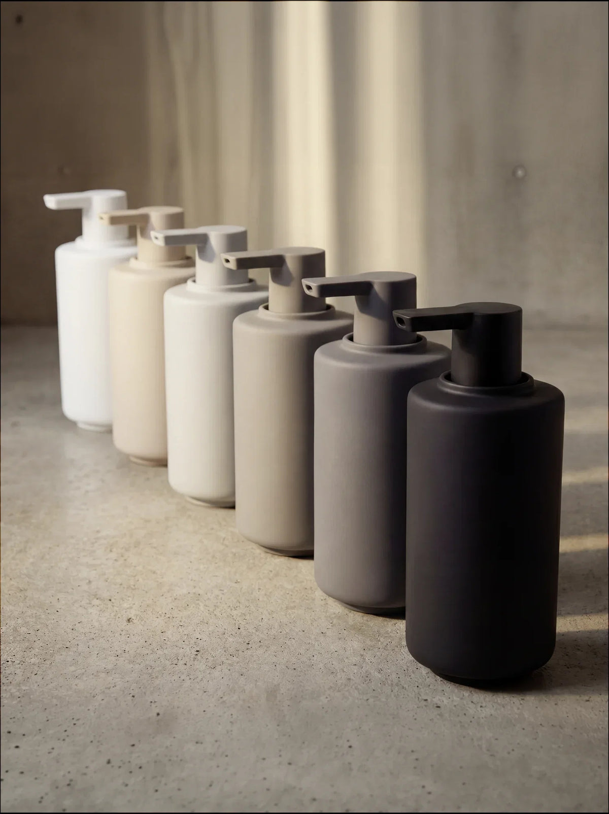 Blomus SAYA Seifenspender – Keramik, Hellgrau, 190 ml