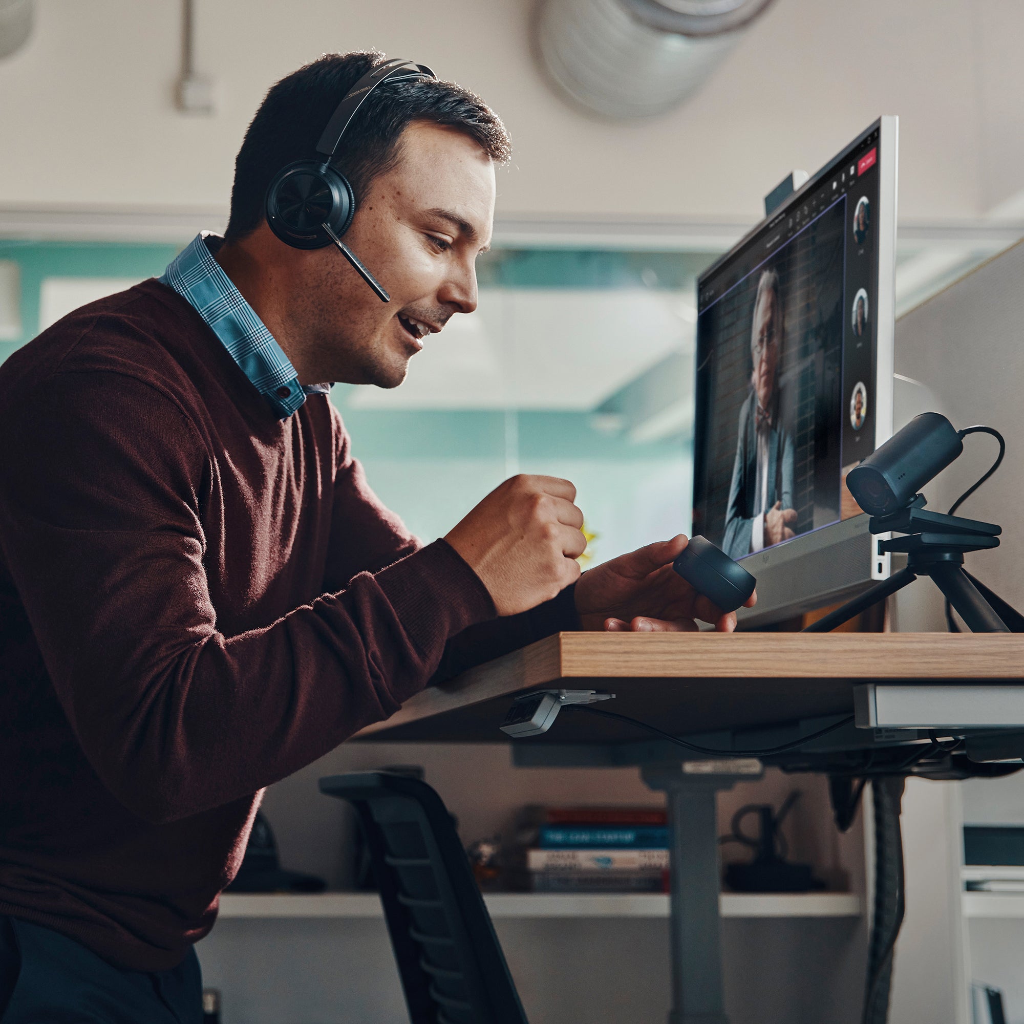 Poly Voyager Focus 2 – Headset – USB‑C (inkl. USB‑A-Adapter)