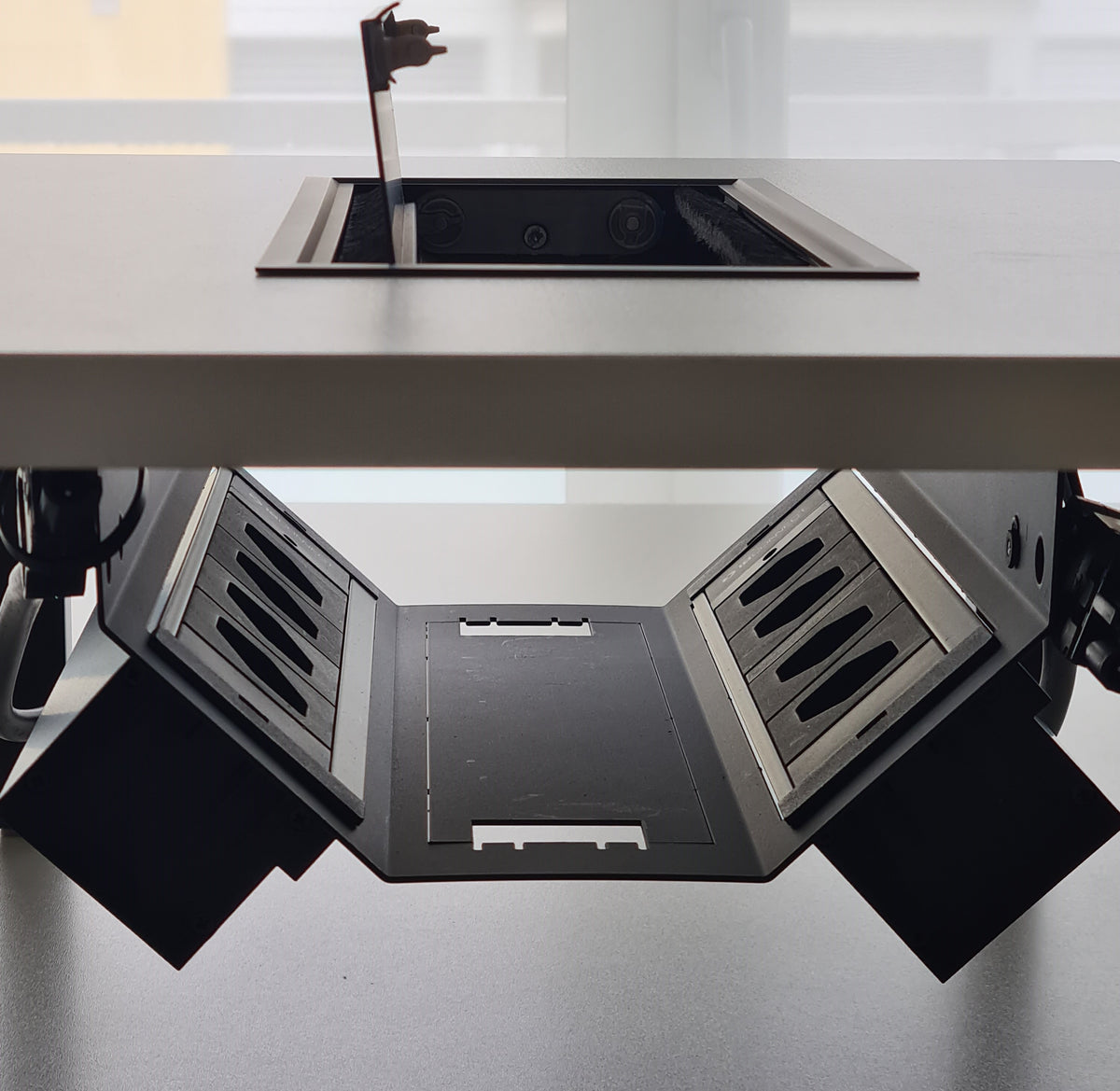 Max hauri connect Max Hauri Duo Plus Aufputz-Box, Klappdeckel (soft close), Staubschutzbürste, Öffnung beidseitig – Weiss