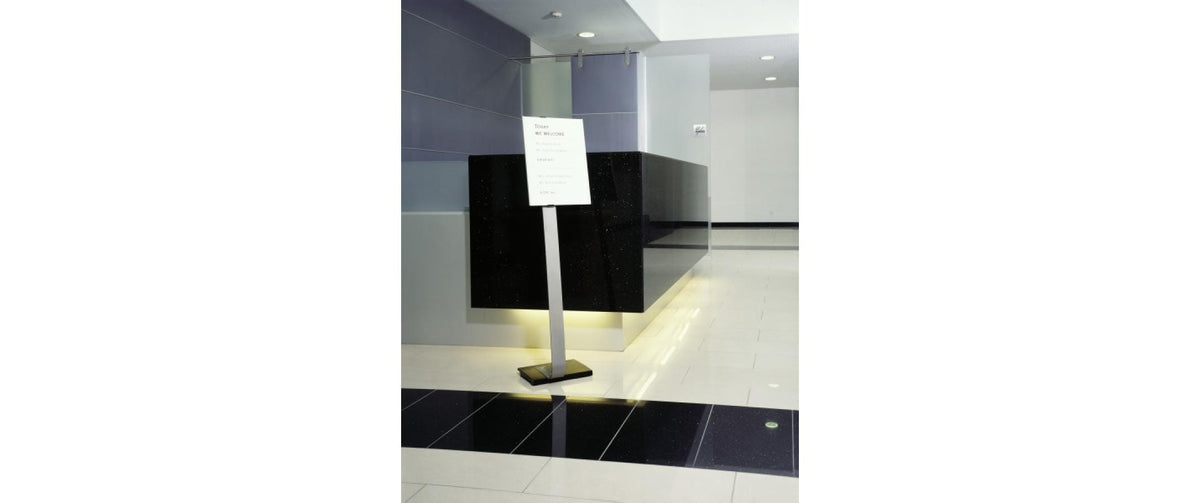 Durable Boden-Prospektständer Info Sign – für A3 hoch/quer, silber, Acryl, 360×80×1250 mm