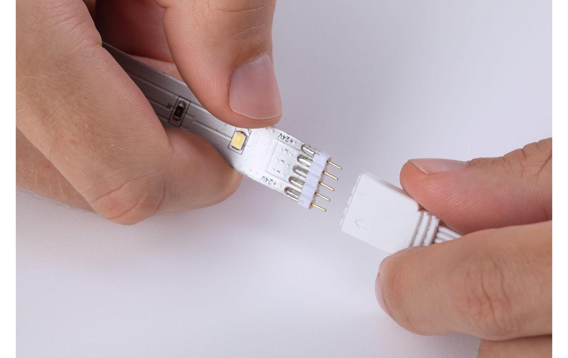 Paulmann LED-Strip MaxLED 250 – Basisset, 1,5 m, 450 lm, 6 W, 6500 K, dimmbar, IP44, weiss, inkl. Netzteil