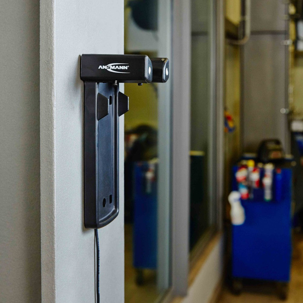 Ansmann Taschenlampe 1600-0055 – 5 W, 4400 mAh Akku, Laufzeit 32 h, Ladezeit 13 h – Schwarz