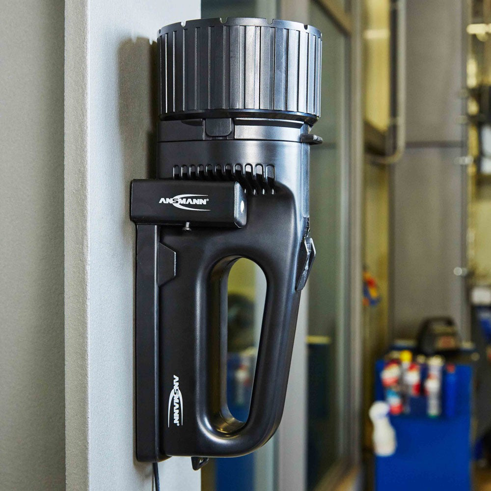 Ansmann Taschenlampe 1600-0055 – 5 W, 4400 mAh Akku, Laufzeit 32 h, Ladezeit 13 h – Schwarz