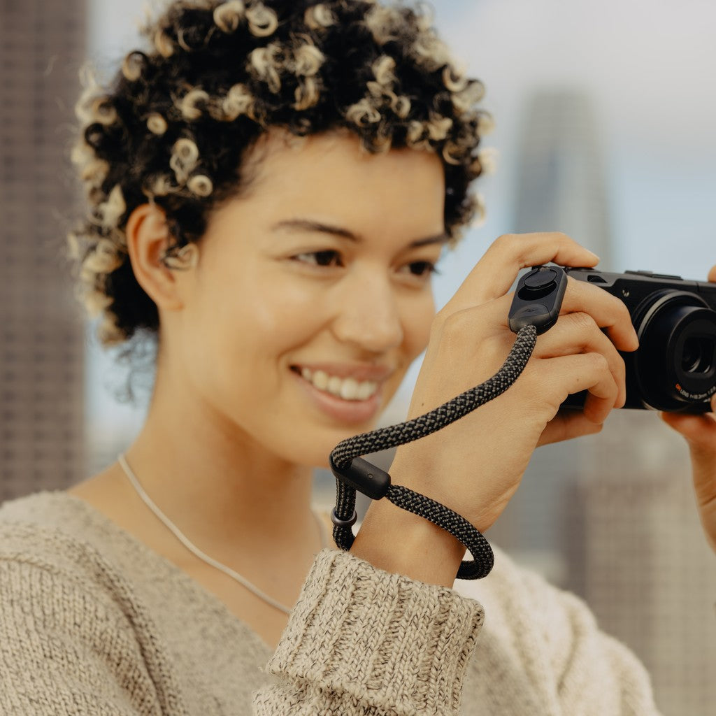 Peak Design Cuff Handriemen – verstellbar 22–28 cm, glasfaserverstärktes Nylon – für Digitalkameras – Schwarz