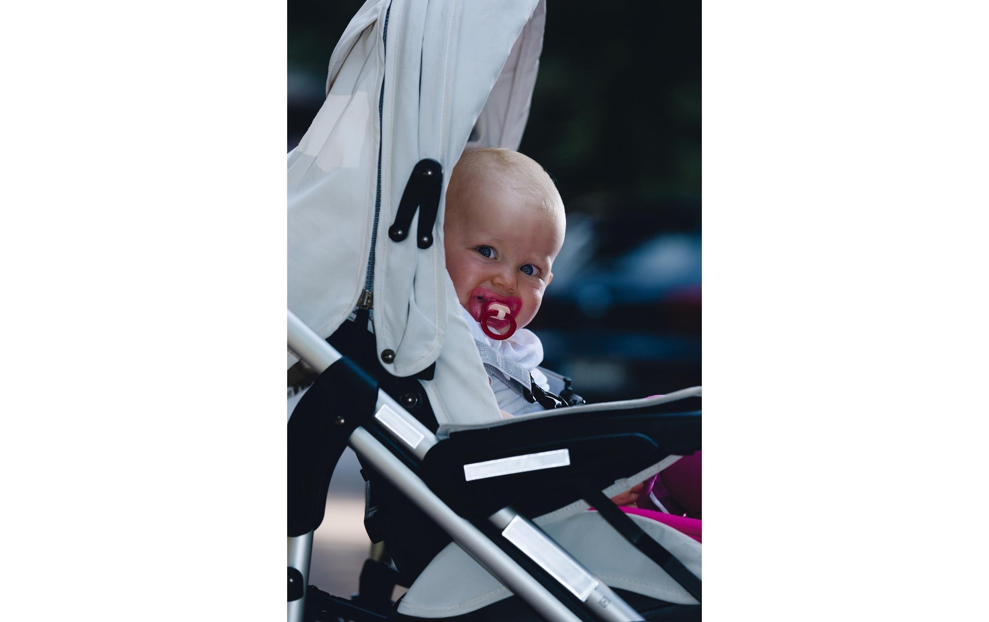 ABUS Reflektoraufkleber – Anthrazit, 16 Stück, 24 × 4000 mm
