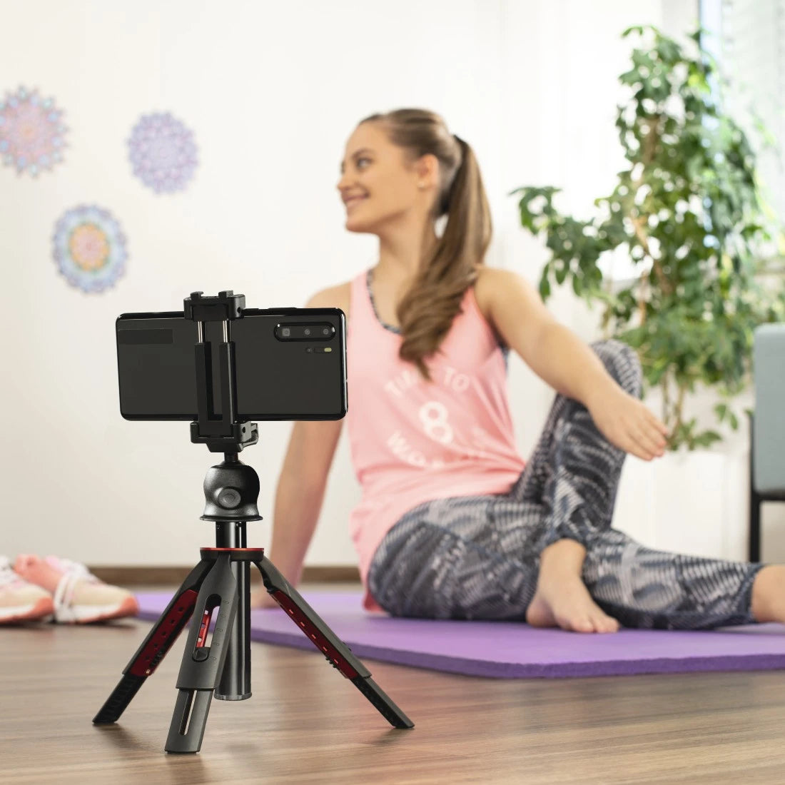 Hama Solid 80 Ball Mini-Stativ – bis 80 cm, 1 kg Traglast – Kugelkopf, Bluetooth 5,3 – Schwarz