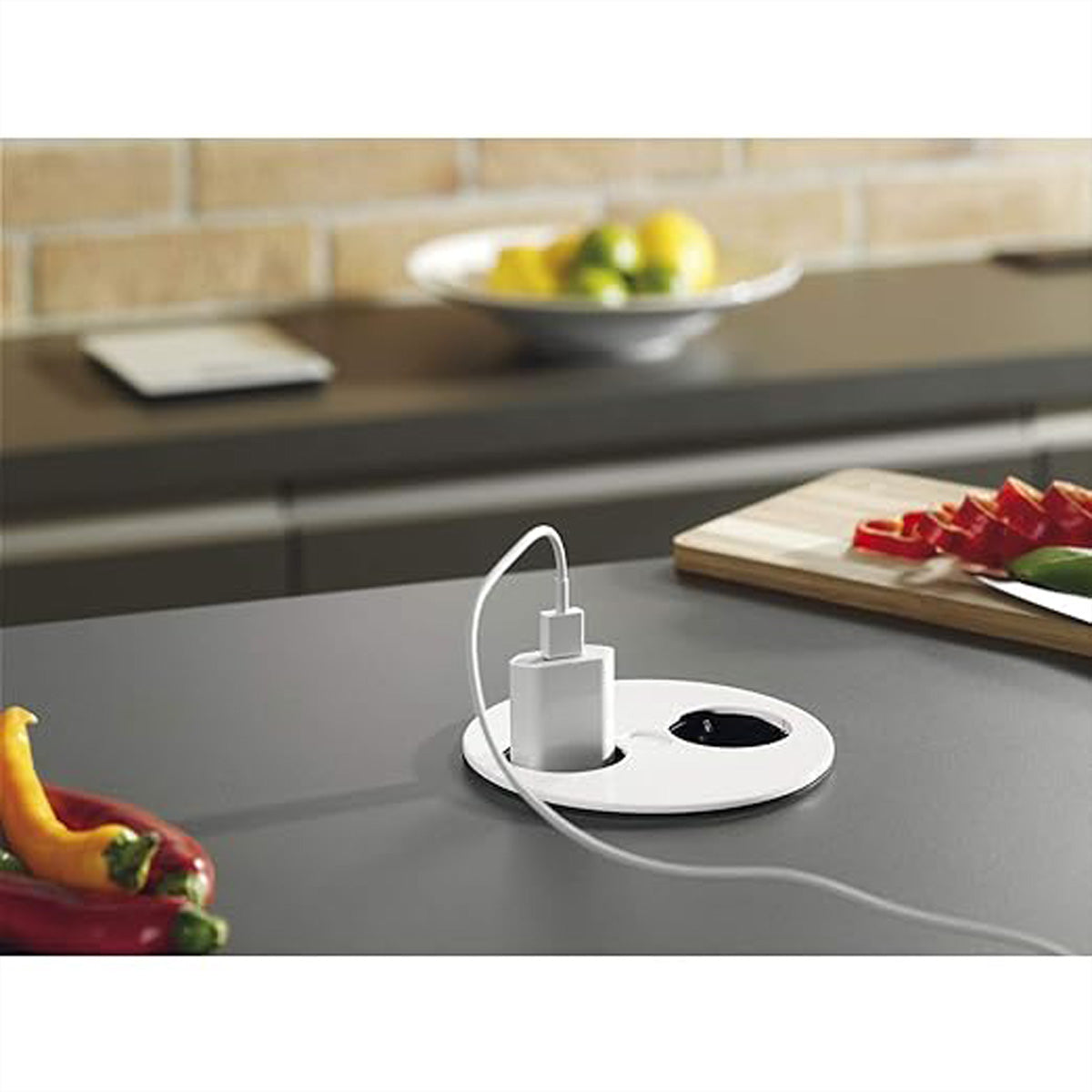 Bachmann TWIST Steckdoseneinheit – 1×UTE, USB-Ladegerät 15,5 W, Einbau, 2,0 m, Weiss (RAL 9010)
