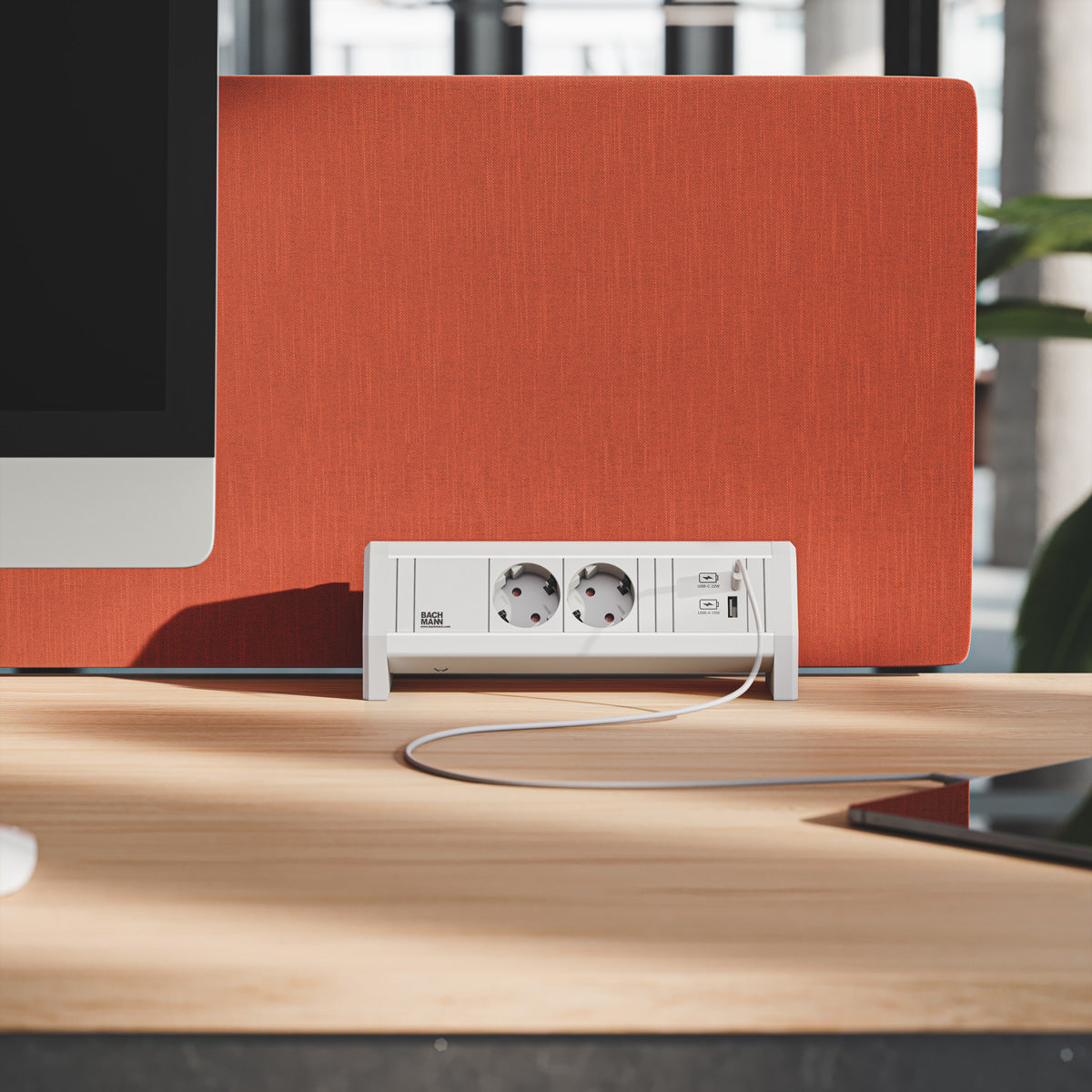 Bachmann Tischsteckdosenleiste, 2×T13, 1×USB-A/USB-C 22 W, GST18 Eingang, erhöhter Berührungsschutz – Weiss