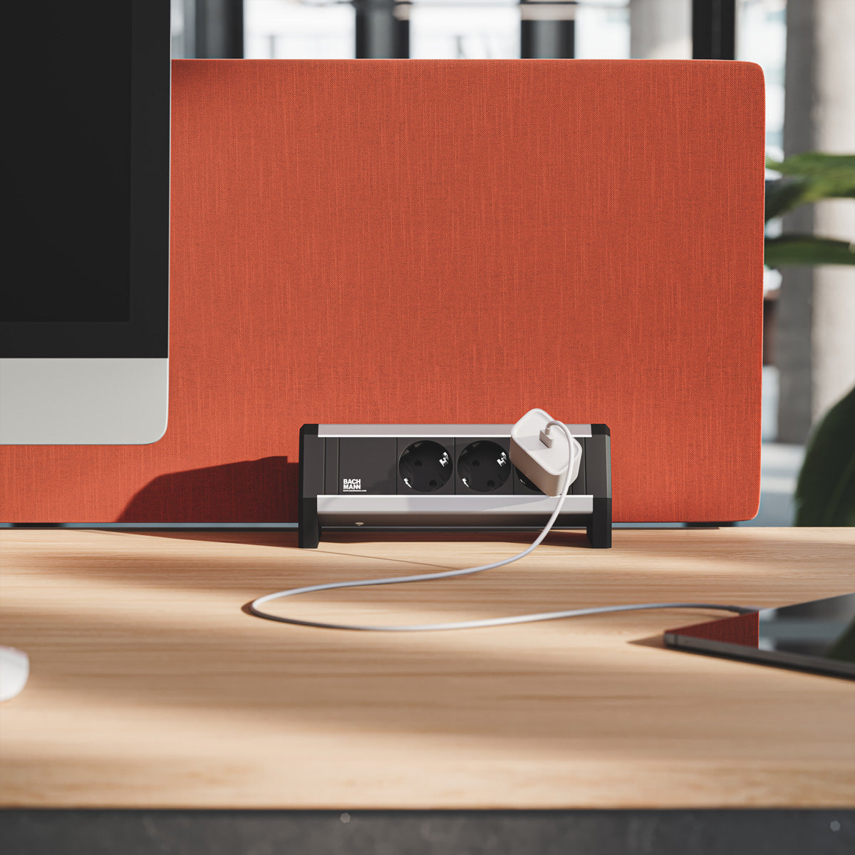 Bachmann DESK1 Steckdosenleiste 3600 W – Schutzkontakt×3 (CEE 7/3, Typ F), GST18-Buchse – Tischmontage – schwarz