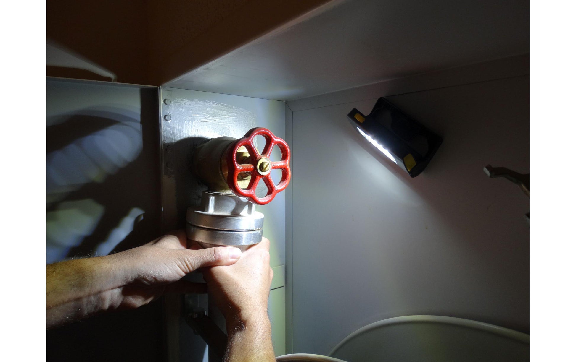 NORDRIDE Stirnlampe – 250 lm, 180 m, IP65, Laufzeit 8 h – Schwarz