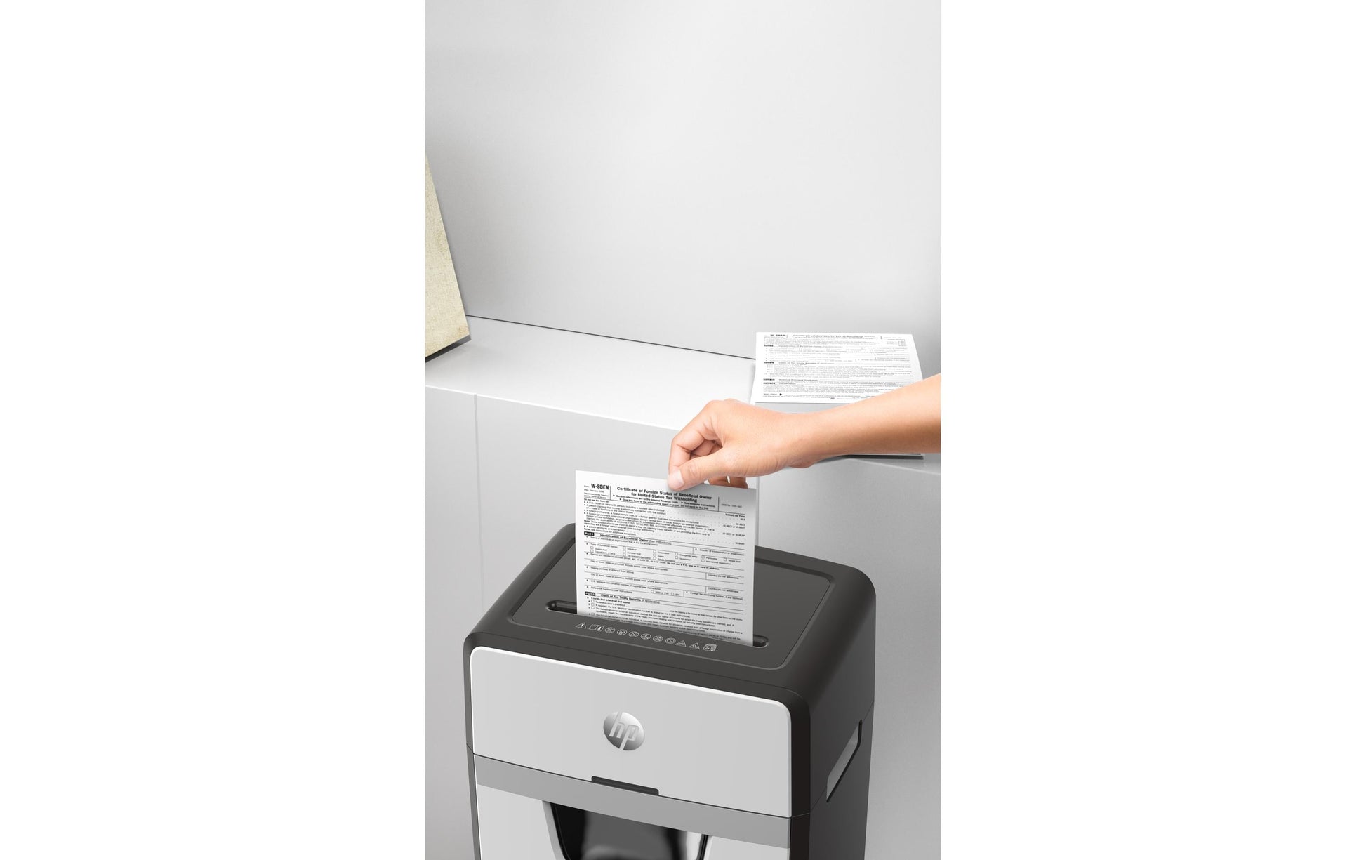 HP OneShred 24CC – Aktenvernichter mit Autofeed, DIN P-4, Partikelschnitt 4 × 35 mm, 24 Blatt, 30 l