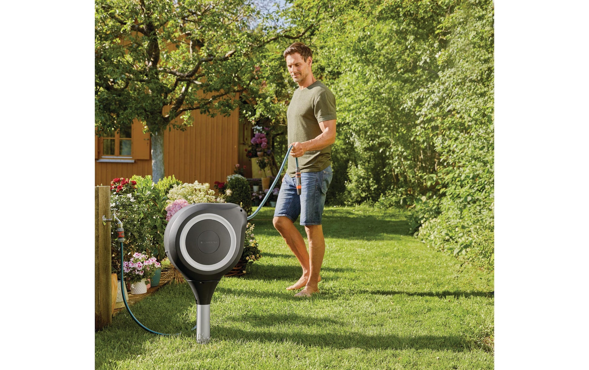Gardena RollUp M Schlauchbox 20 m – mit Schlauch, automatisch, wetterfest, 360° schwenkbar, grau