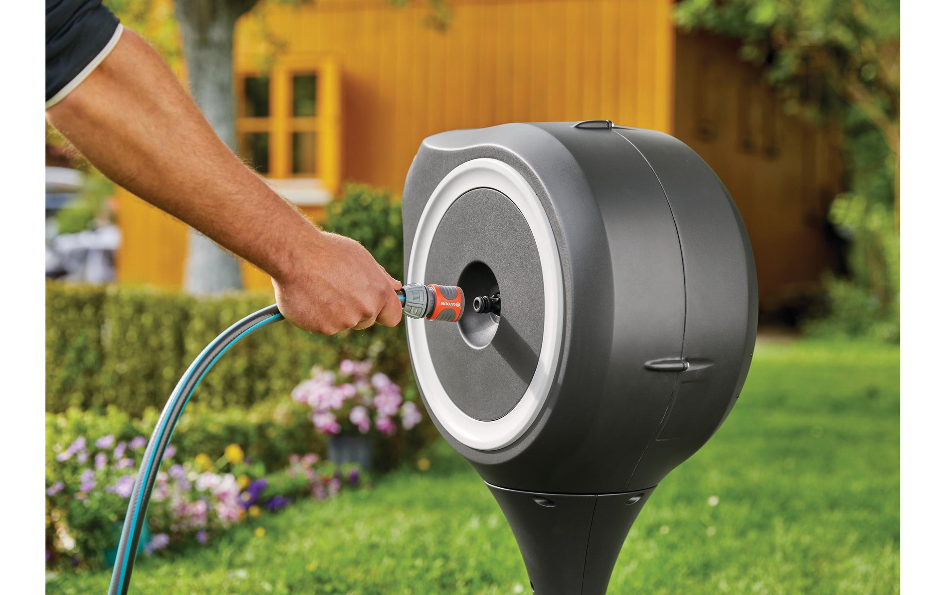 Gardena RollUp M Schlauchbox 20 m – mit Schlauch, automatisch, wetterfest, 360° schwenkbar, grau