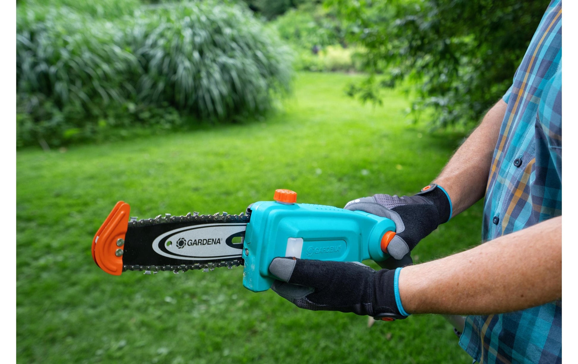 Gardena TCS 20/18V Hochentaster – 18 V – Schwertlänge 200 mm – 2,0 Ah & Ladegerät – POWER FOR ALL