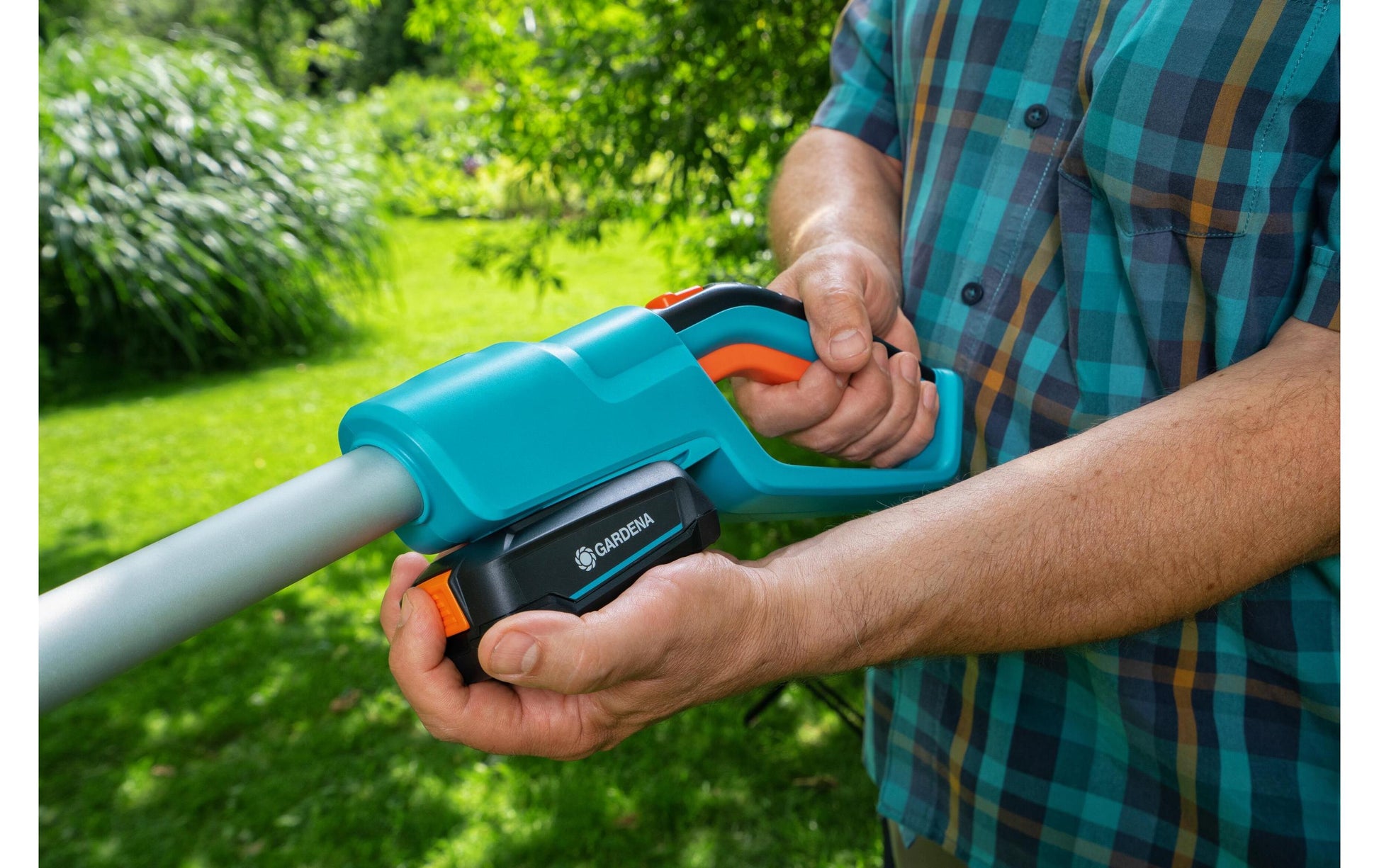 Gardena THS 42/18V Akku-Heckenschere – 18 V – Schwertlänge 42 cm – 2,5 Ah & Ladegerät – POWER FOR ALL