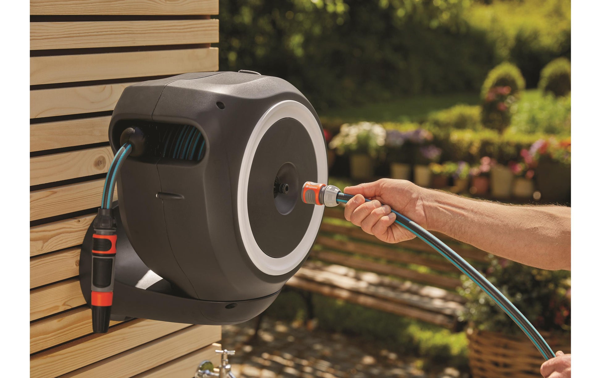 Gardena RollUp S Schlauchbox 15 m – wandmontiert, automatisch, Aquastop, grau