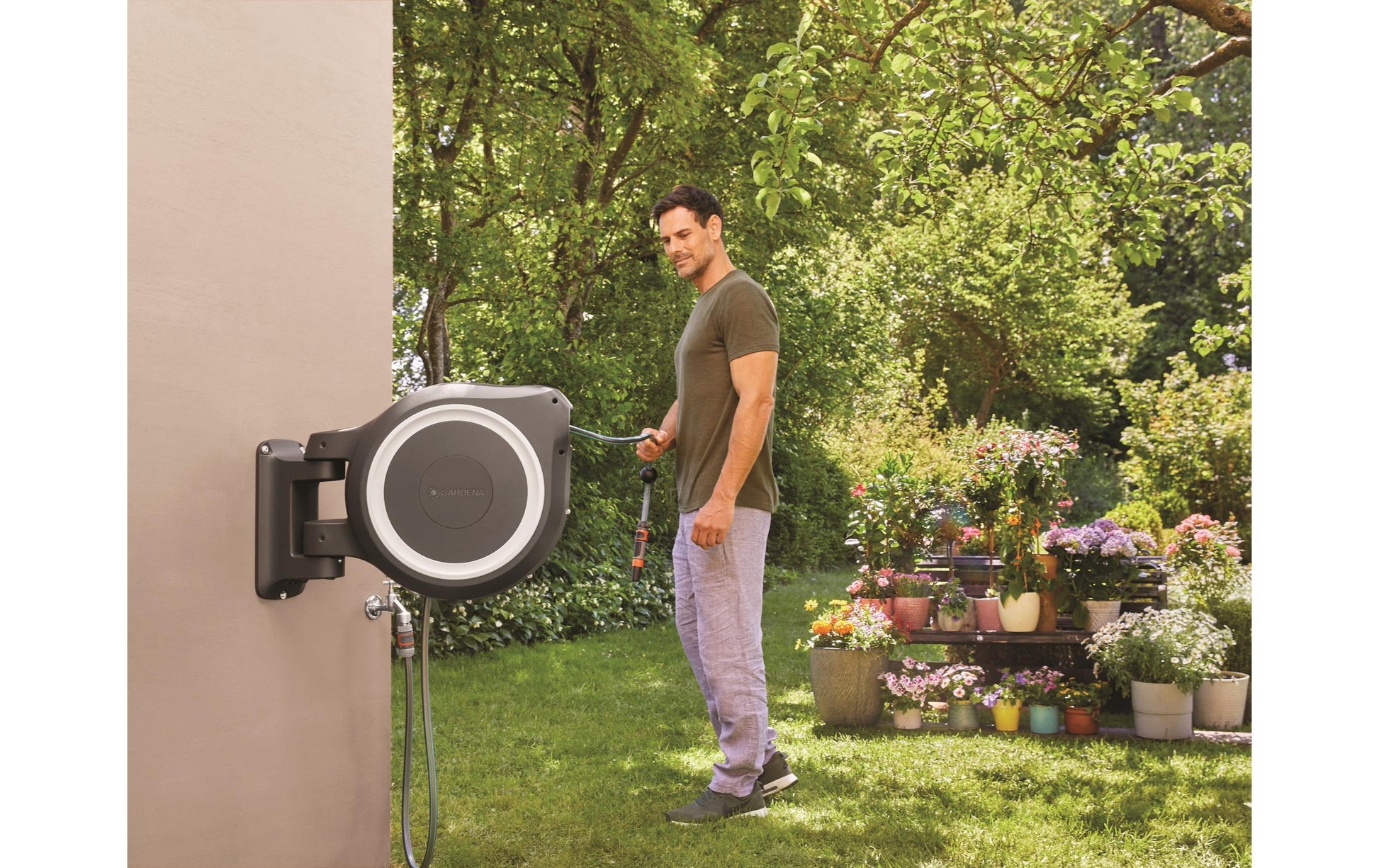 Gardena RollUp Wand-Schlauchbox 35 m – grau – automatisch