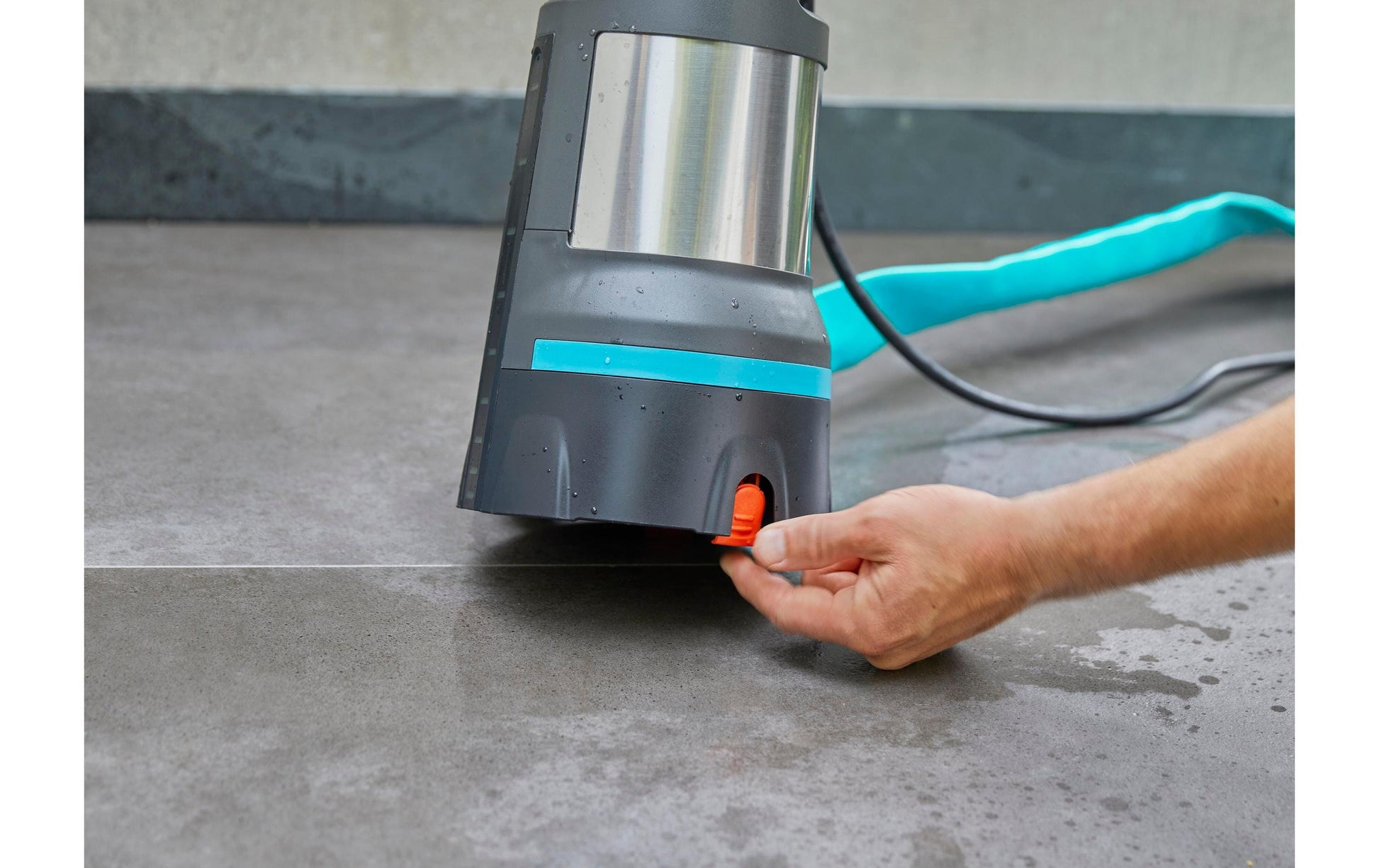 Gardena Klarwasser-Pumpe 11000 Aquasensor – Wasserpumpe, 230 V, 450 W, 11000 l/h, Förderhöhe 7 m