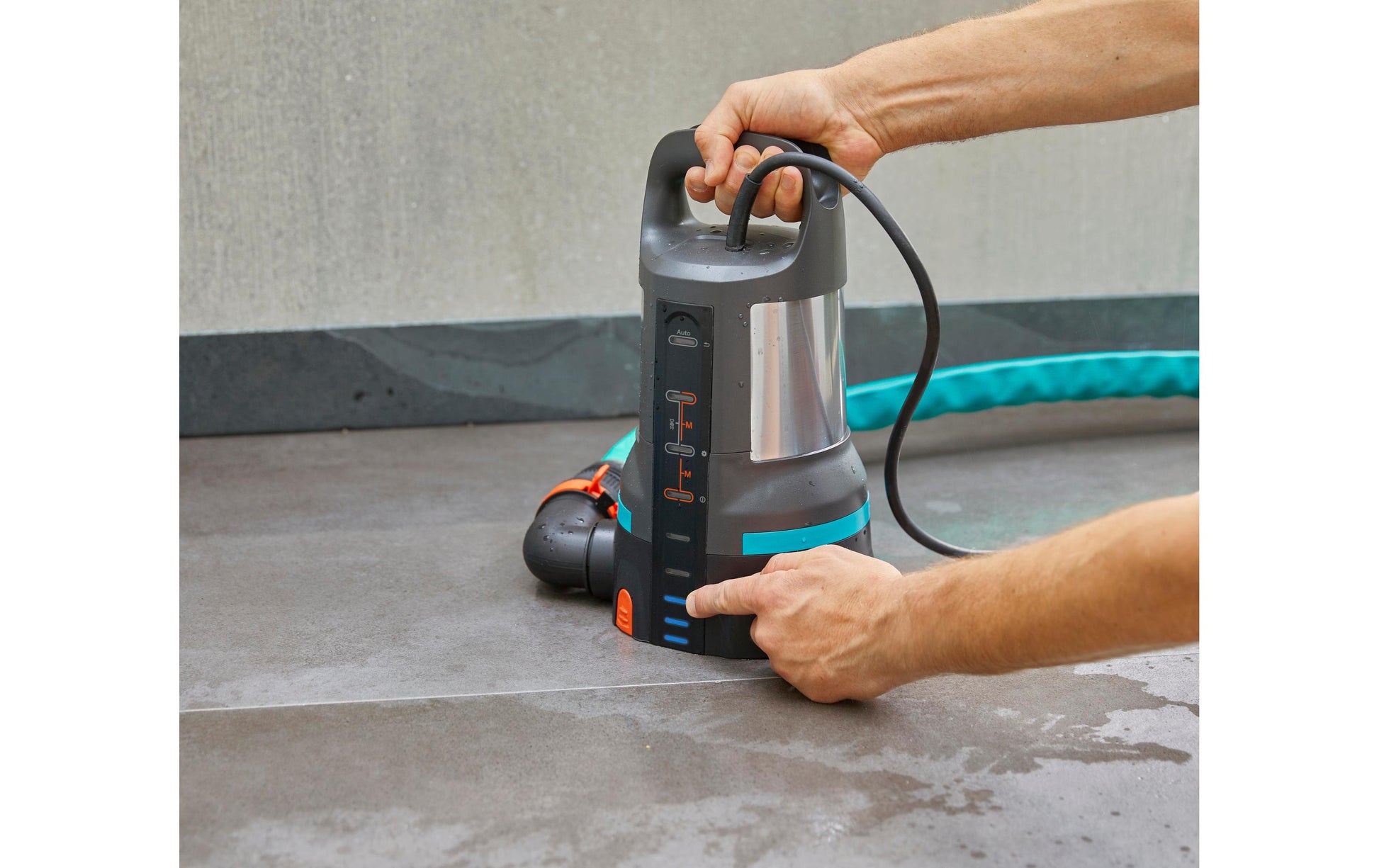 Gardena Klarwasser-Pumpe 11000 Aquasensor – Wasserpumpe, 230 V, 450 W, 11000 l/h, Förderhöhe 7 m