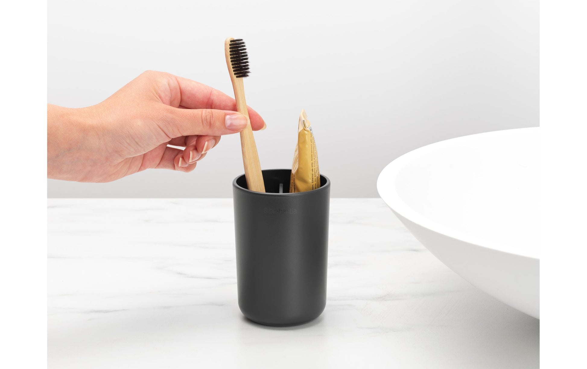 Brabantia Zahnputzbecher ReNew – Kunststoff, 7,6×7,6×11 cm, Grau