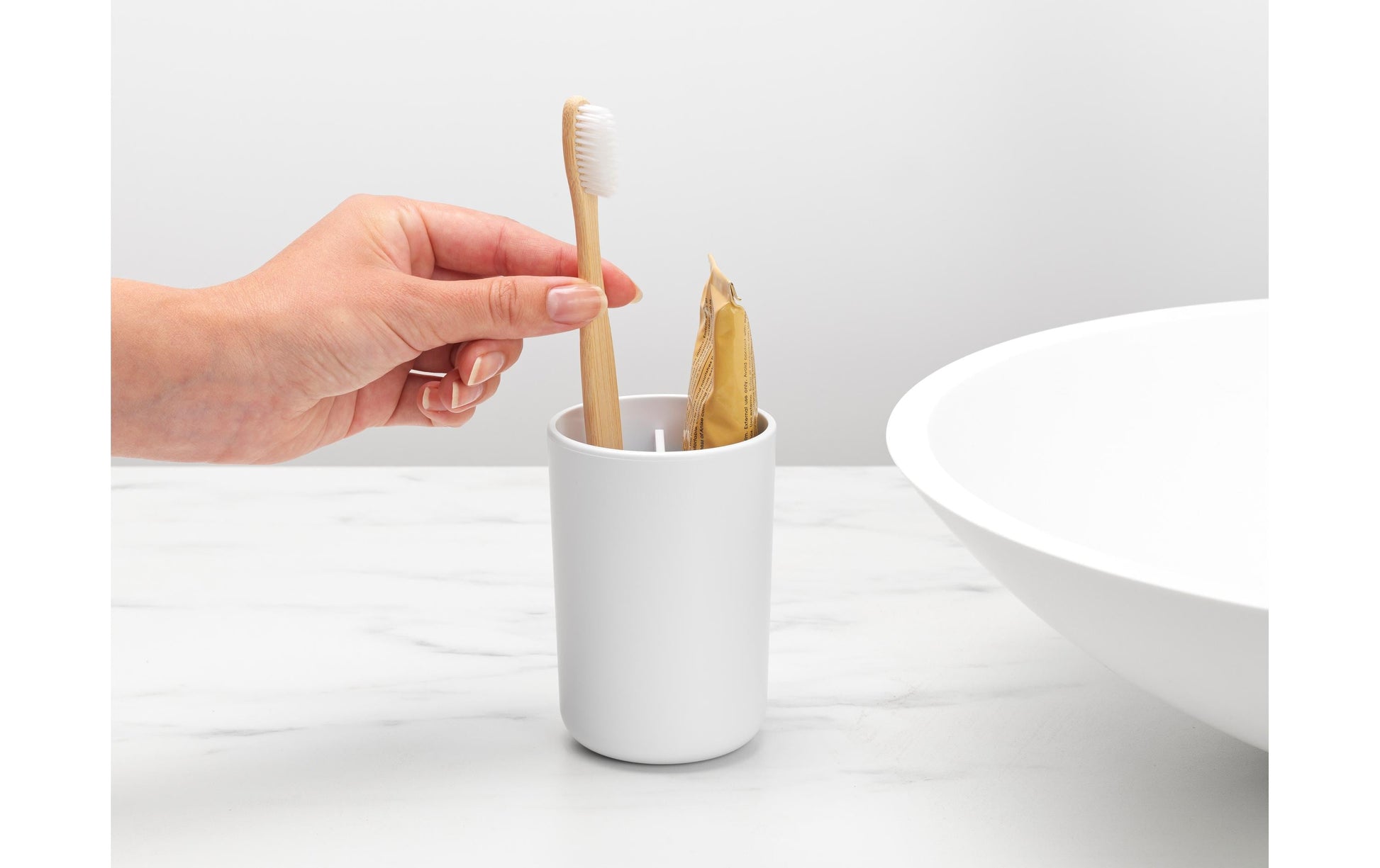 Brabantia Zahnbürstenhalter ReNew – 7,6×7,6×11 cm, Kunststoff, Weiss