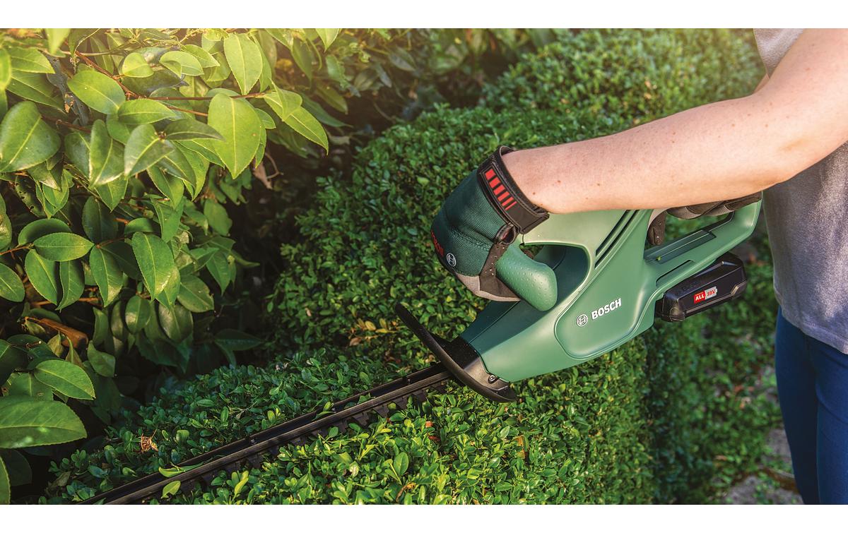 Bosch EasyHedgeCut 18-45 Akku-Heckenschere – 18 V – Schwertlänge 45 cm – Solo – POWER FOR ALL