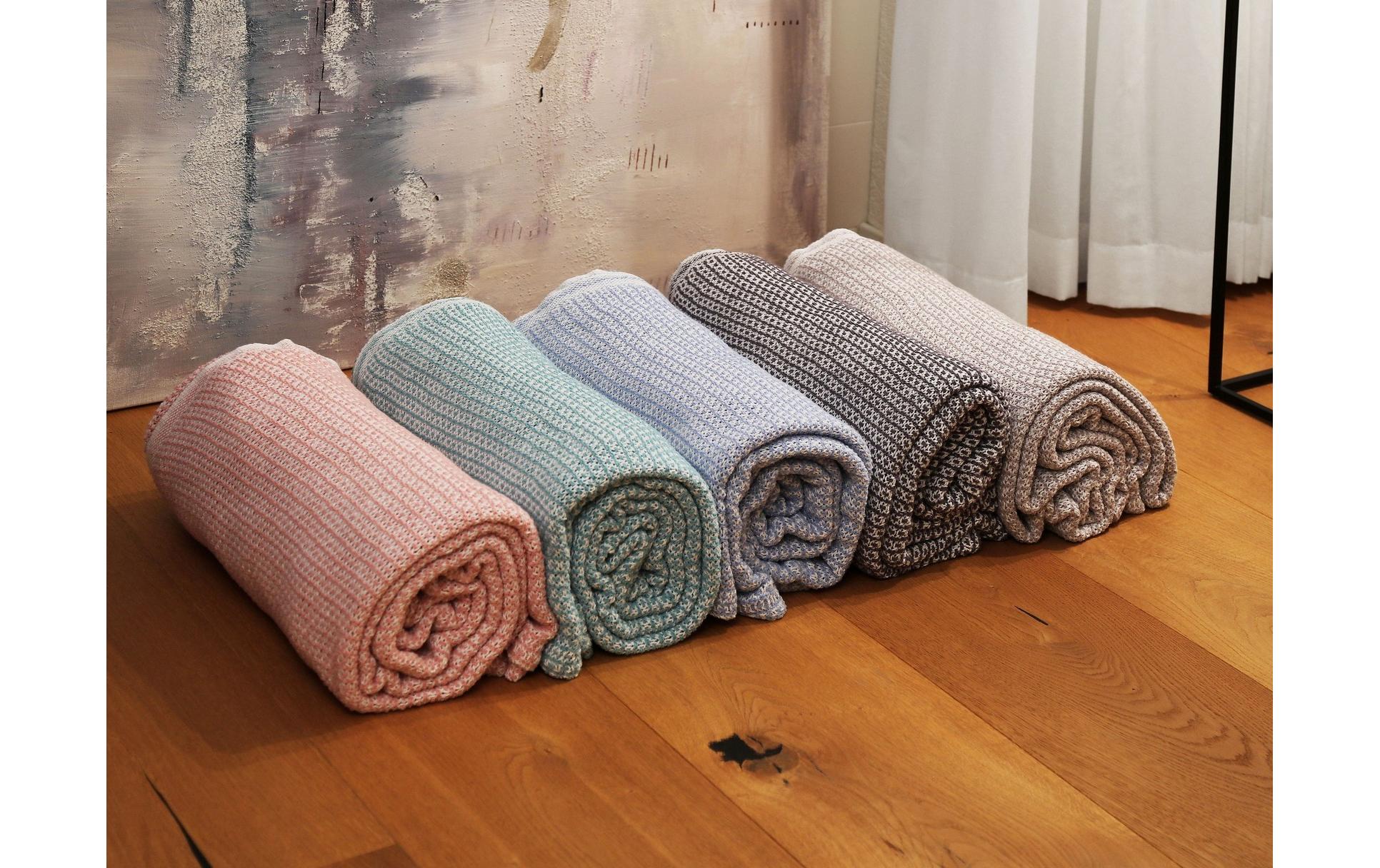 Eskimo Wohndecke Ascona – 150 × 210 cm, Baumwolle, Weiss-Hellblau