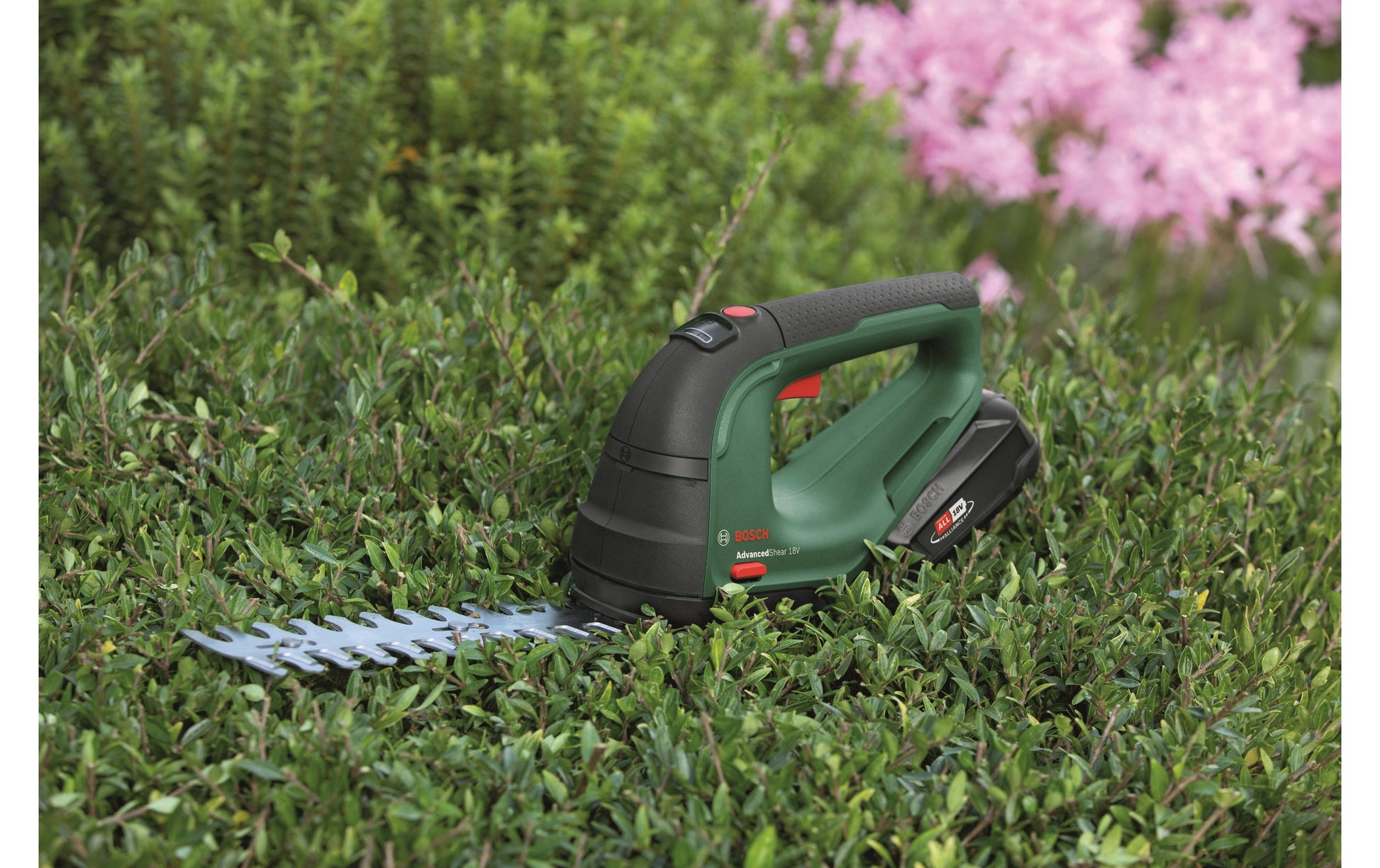 Bosch AdvancedShear 18 Akku-Gras- und Strauchschere – 18 V – Klingenbreite 100 mm – 2 Ah & Ladegerät