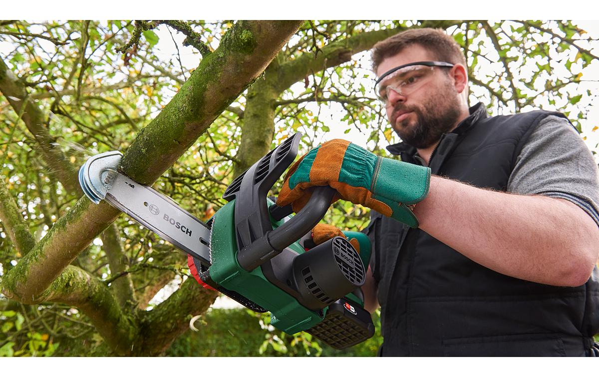 Bosch UniversalChain 18 Akku-Kettensäge – 18 V – Klingenlänge 200 mm – Solo – POWER FOR ALL