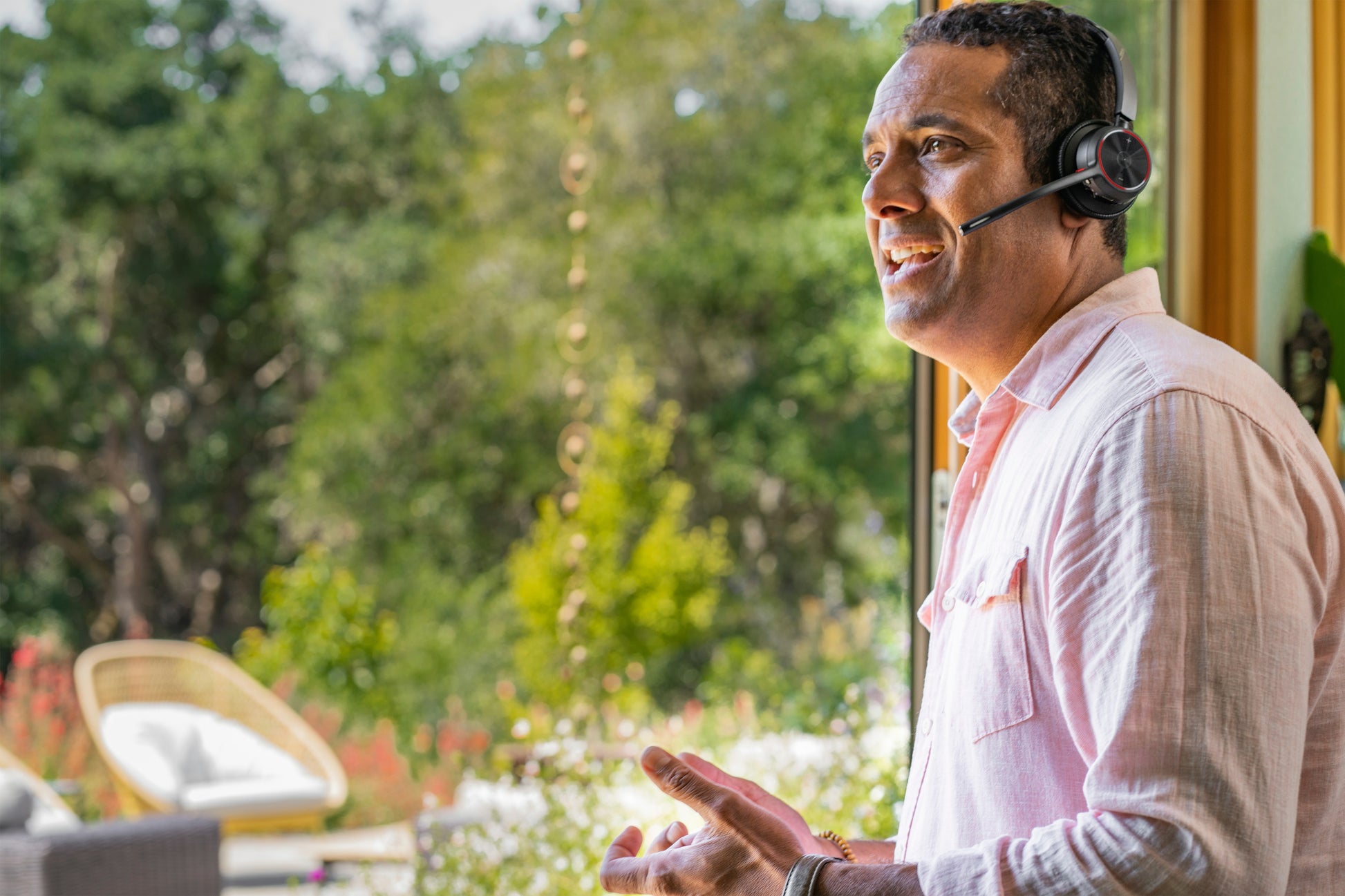 Poly Voyager 4310 – Over-Ear Headset – DECT/Bluetooth/USB-C – Boom-Mikrofon, BT700-Dongle, Ladestation