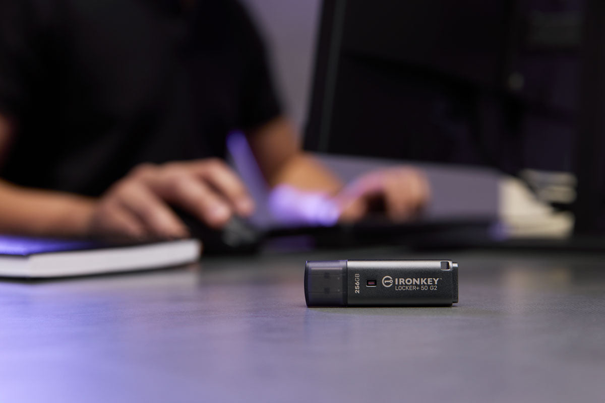 Kingston Technology Kingston IronKey Locker Plus 50 G2 USB-Stick 256 GB – USB-A 3.2 Gen 1, 145/115 MB/s, FIPS 197, AES-256