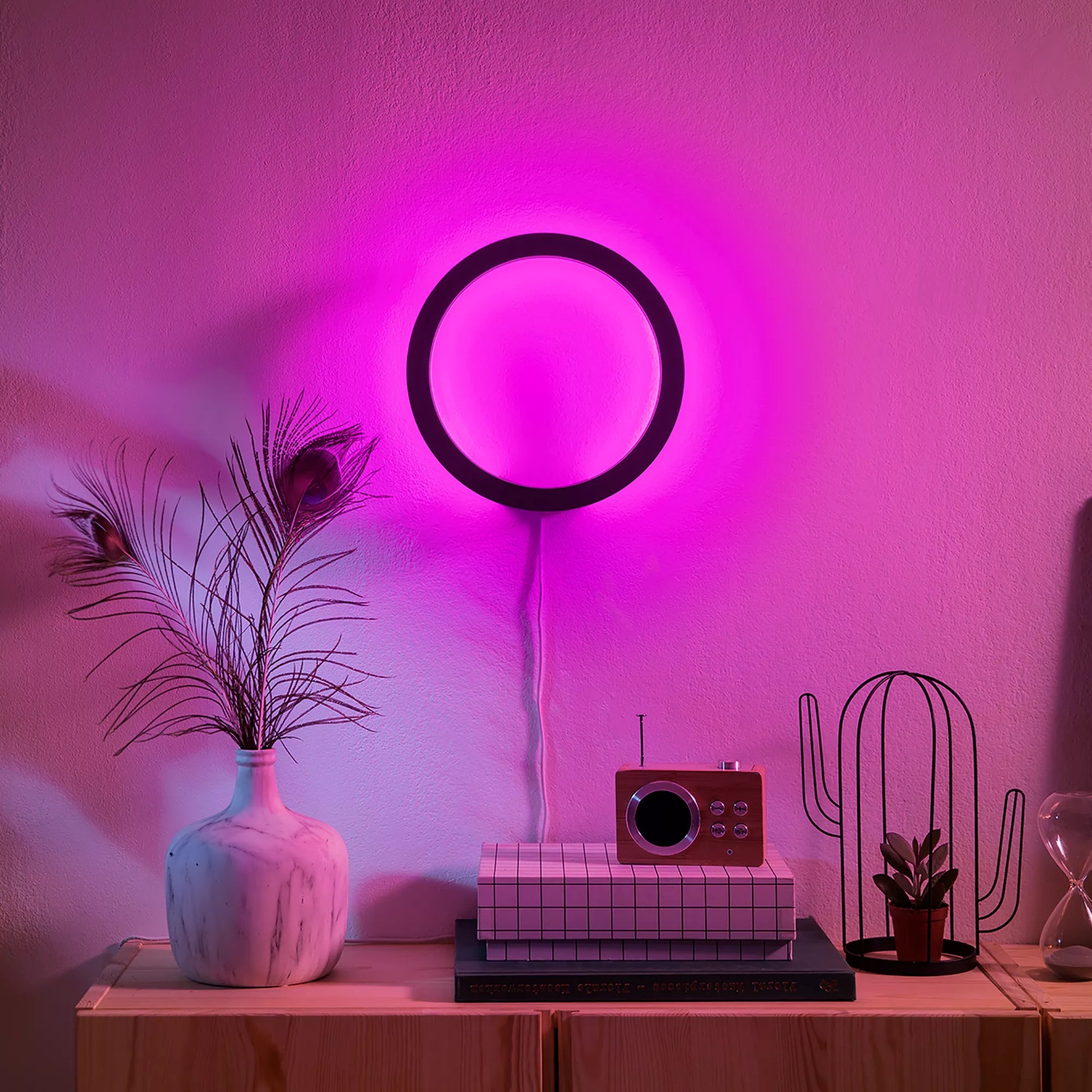 Philips by Signify Philips Hue Wandleuchte Sana – 25,5 × 5,2 cm, 1200–1400 lm, 20 W, 2000–6500 K, dimmbar, für Hue, schwarz