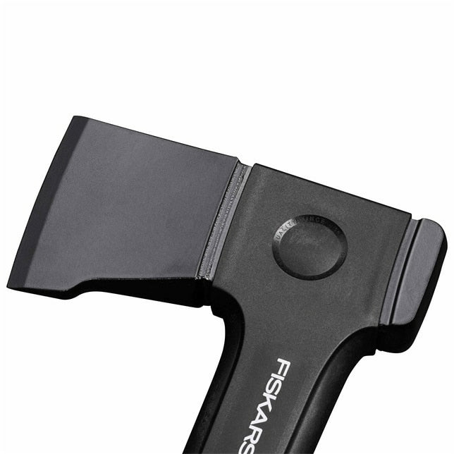 Fiskars X14 Axt – 355 mm, Klingenlänge 130 mm, 0,75 kg, Gummierter Griff, inkl. Tragetasche