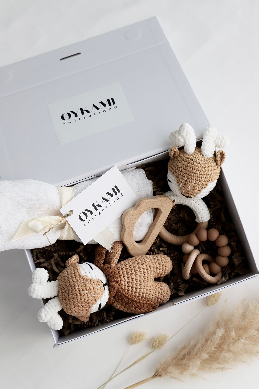 OYKAMI Geschenkbox – Braun, Weiss – Holz, Baumwolle – 170 × 260 × 110 mm