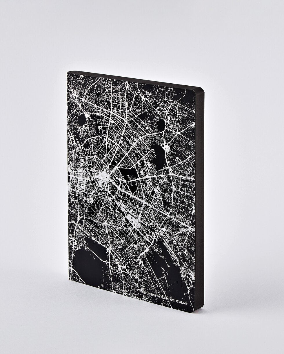 Nuuna Notizbuch – A5 – punktiert – 176 Seiten – 120 g/m² – Softcover, nummerierte Seiten, schwarz/silber