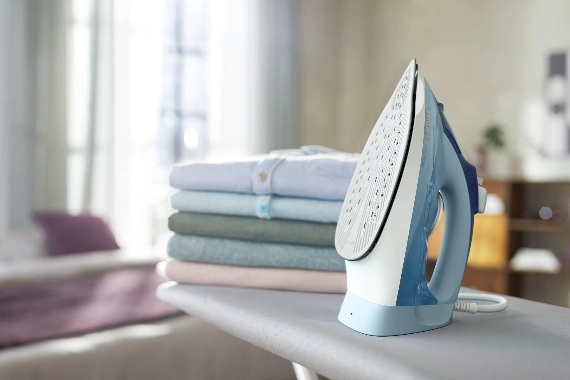 Philips Dampfbügeleisen 5000 Serie DST5030/20 – SteamGlide Plus-Sohle, 2400 W, 0,32 l, 2 m Kabel