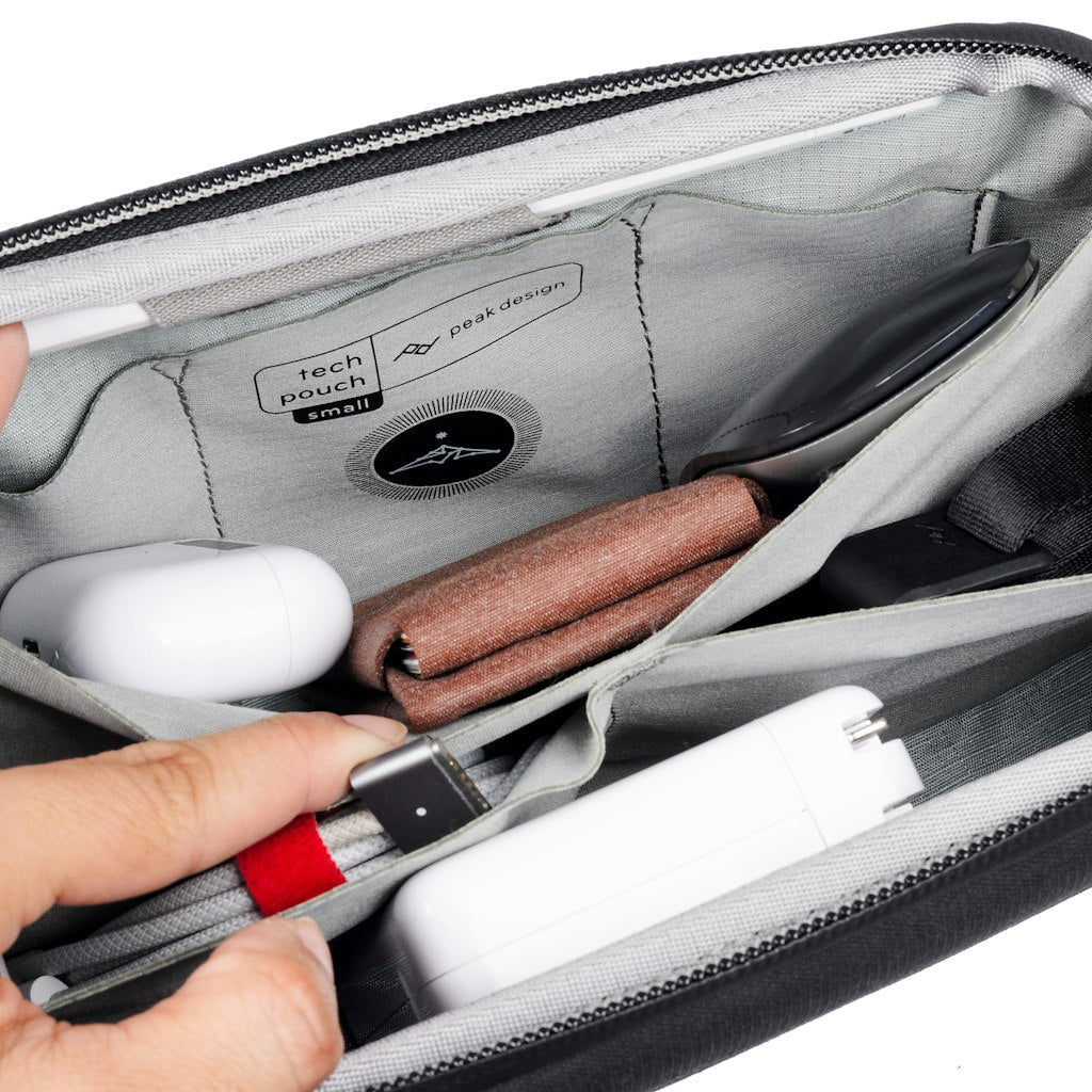 Peak Design Tech Pouch – Reissverschluss, Zubehörfach, Pen-Loop – 1 l – Schwarz – Nylon