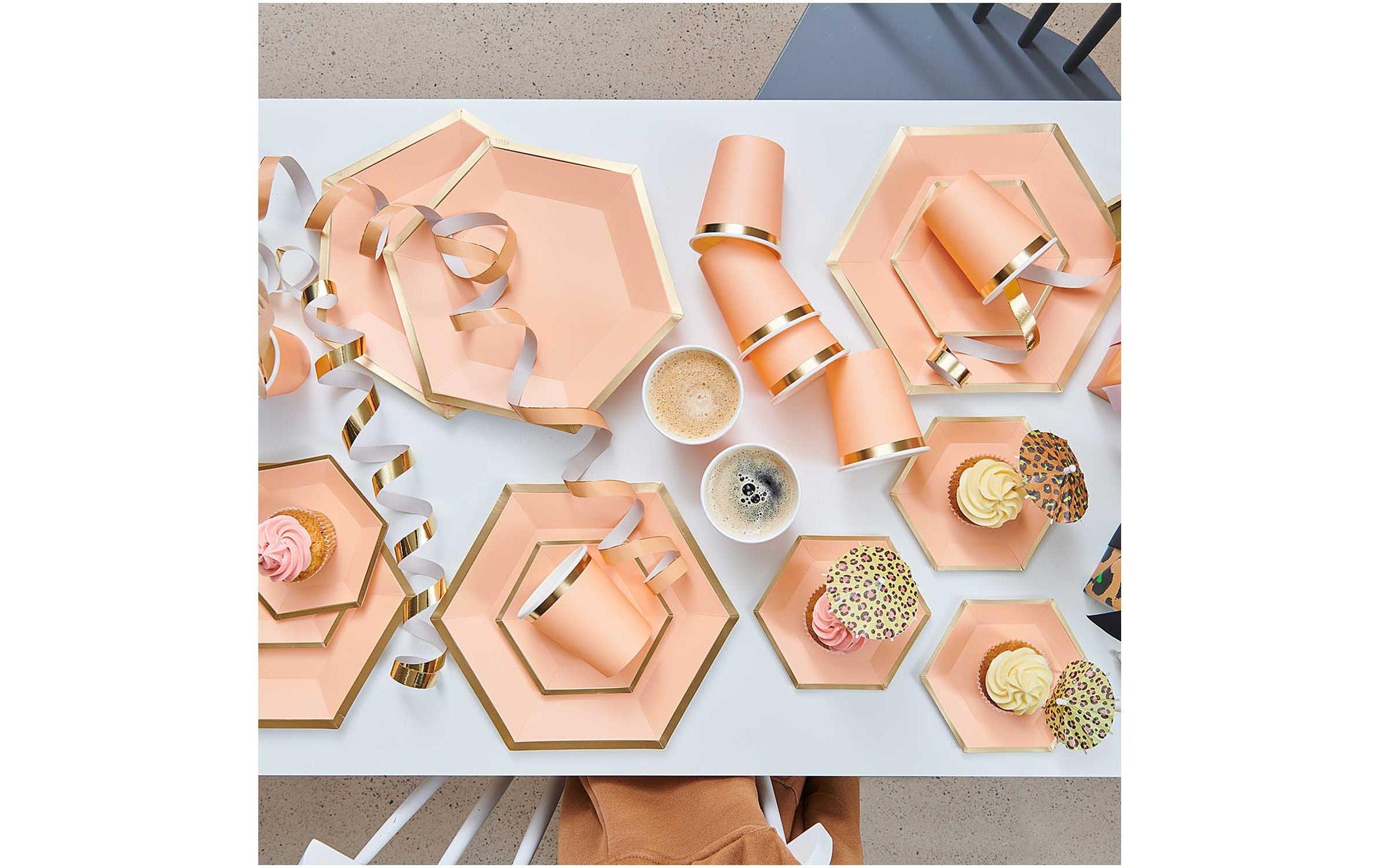 Rico Design Trinkbecher, Papier – 2,5 dl, Aprikose/Gold – 10 Stk.